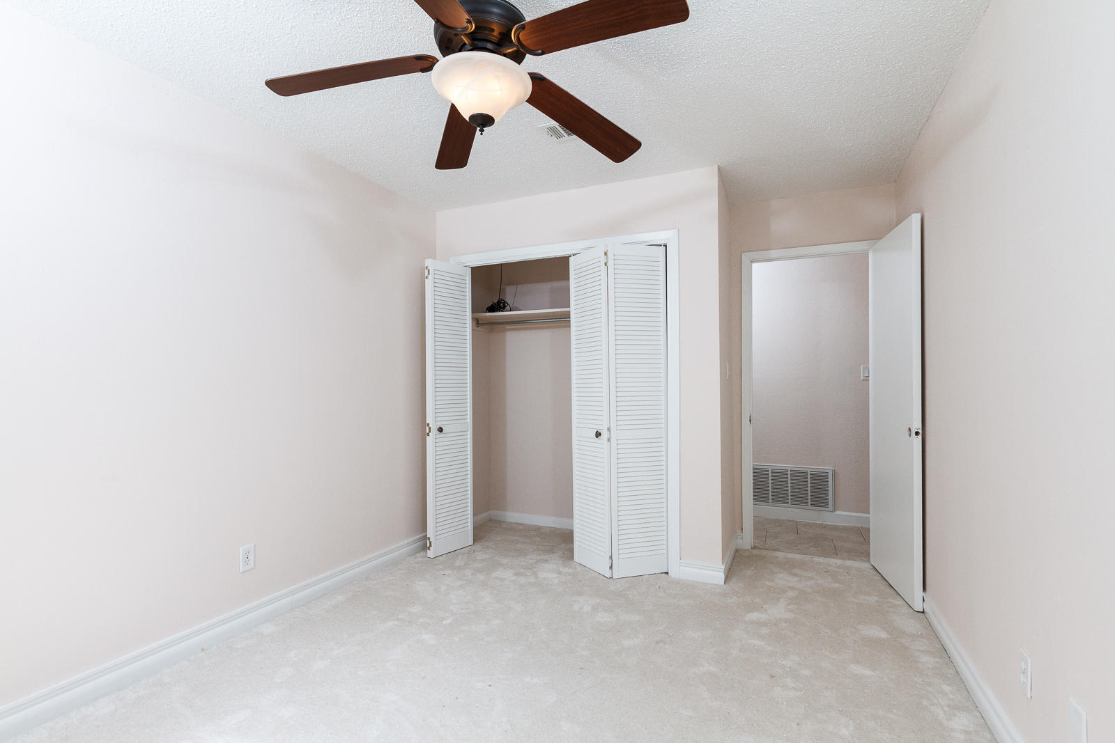 WHISPER BAY - Residential