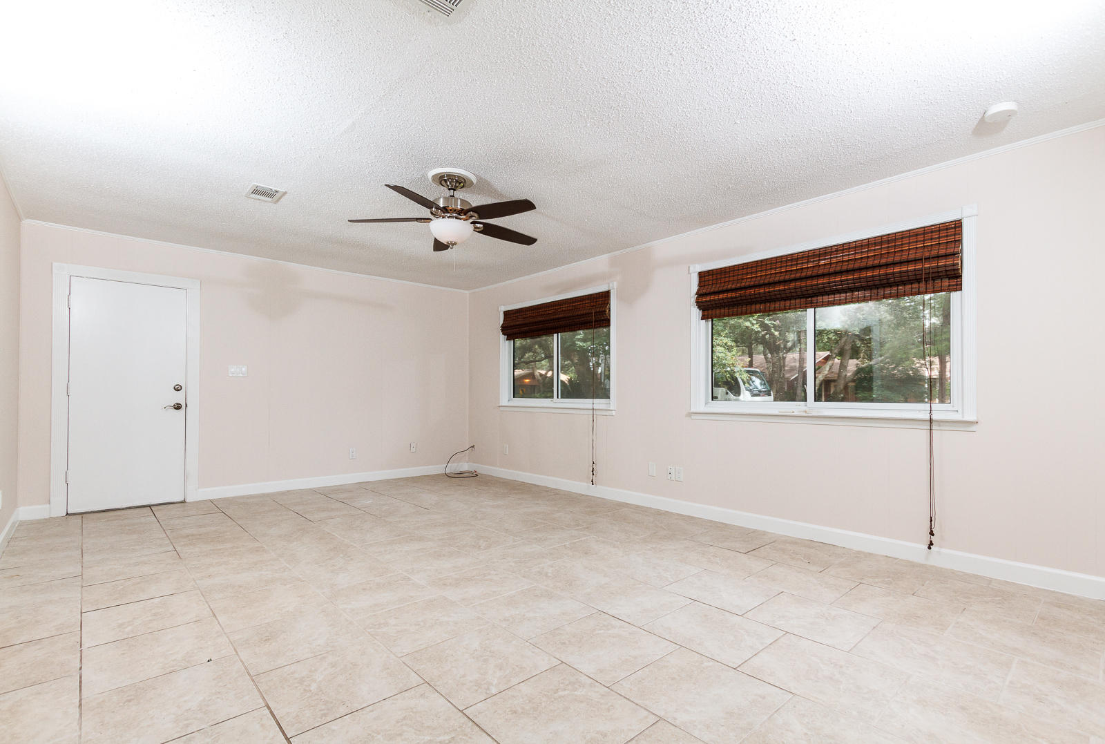 WHISPER BAY - Residential