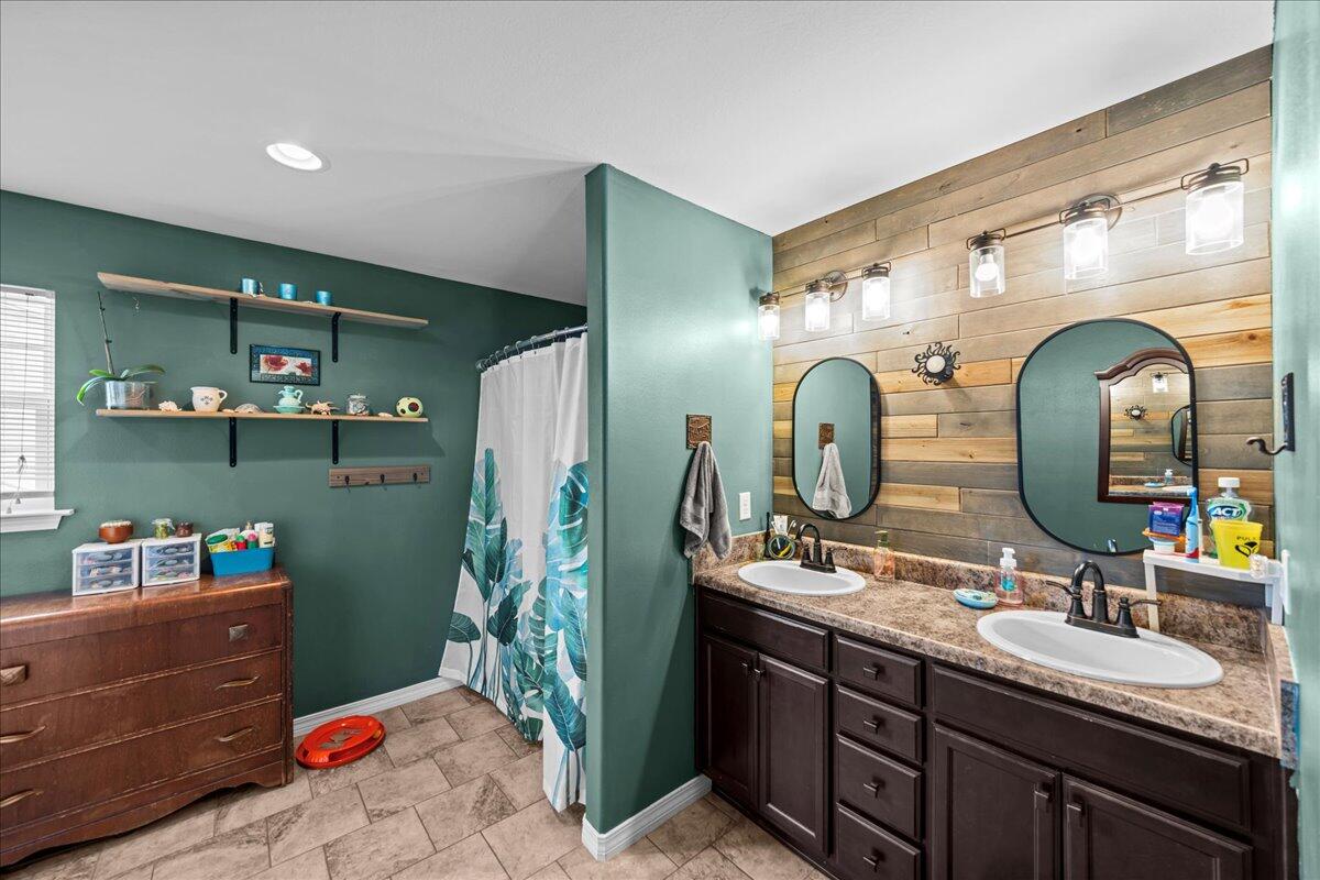 OAKWOOD LAKES ESTATES - Residential
