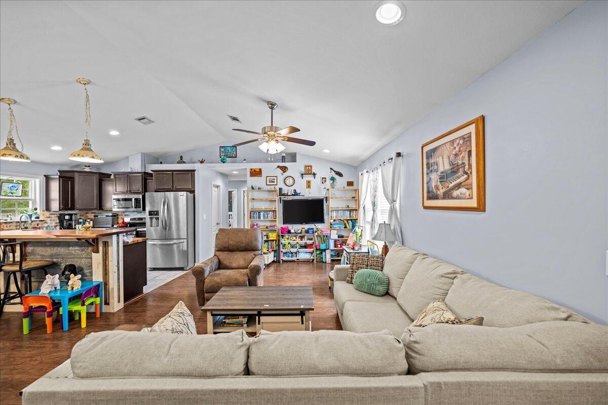 OAKWOOD LAKES ESTATES - Residential