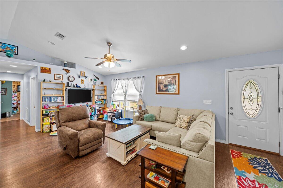 OAKWOOD LAKES ESTATES - Residential