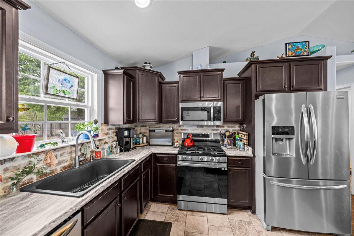 OAKWOOD LAKES ESTATES - Residential