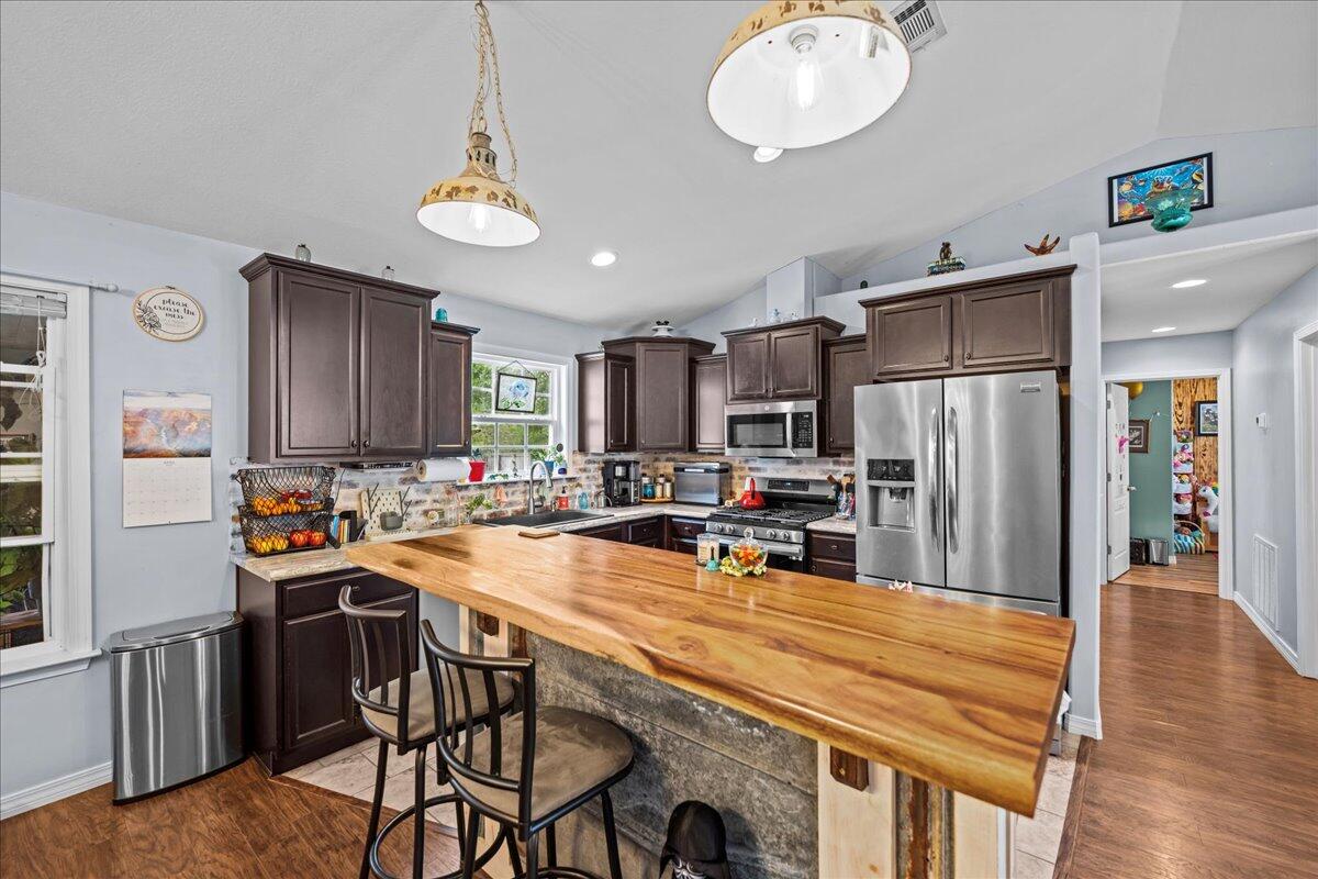 OAKWOOD LAKES ESTATES - Residential