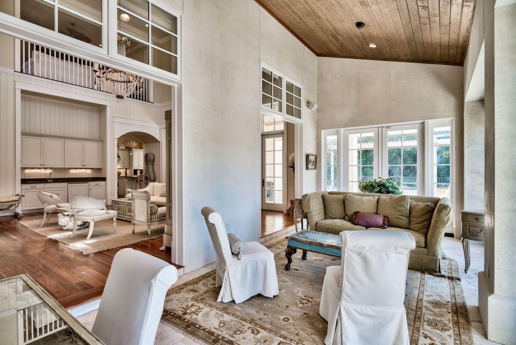 ISLAND ESTATES - Residential