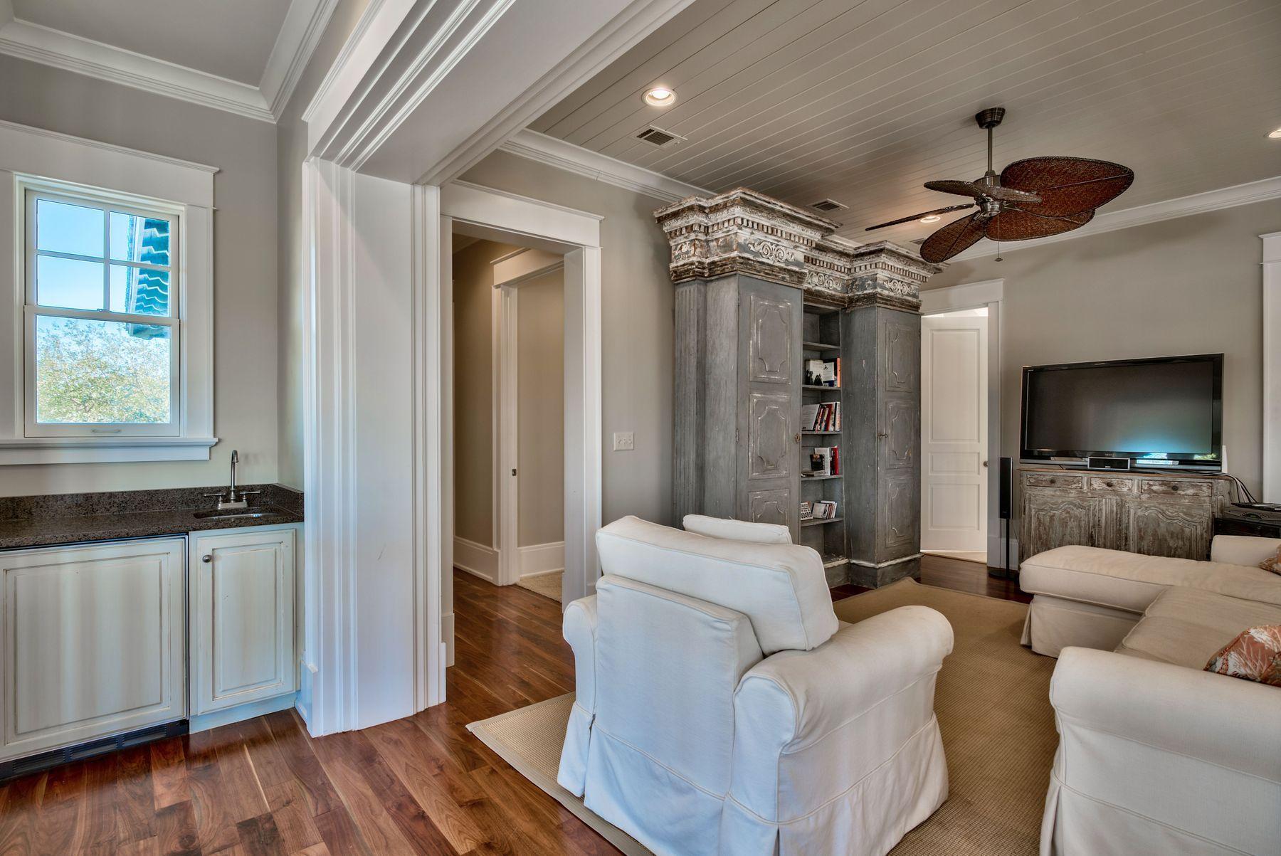 ISLAND ESTATES - Residential