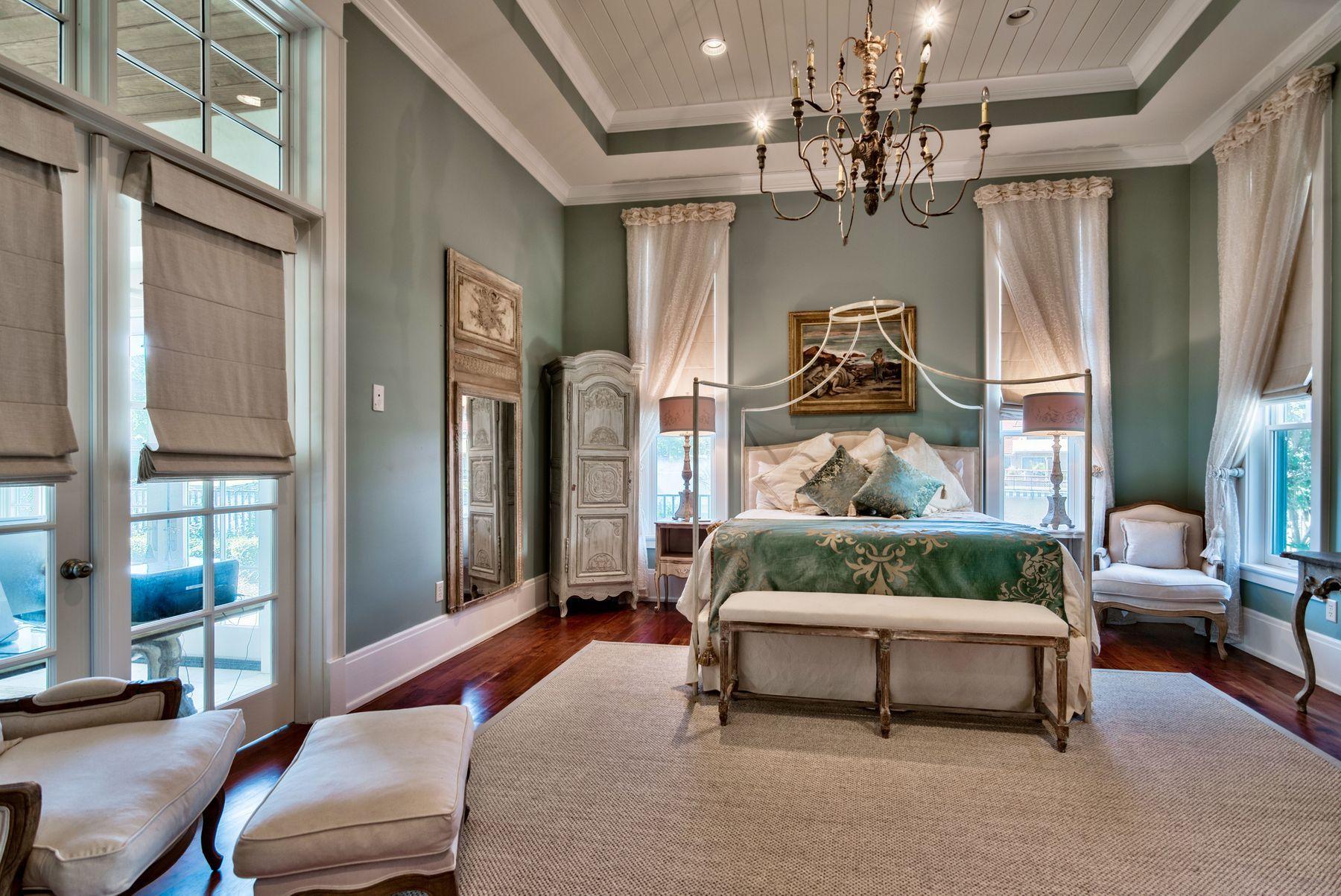 ISLAND ESTATES - Residential
