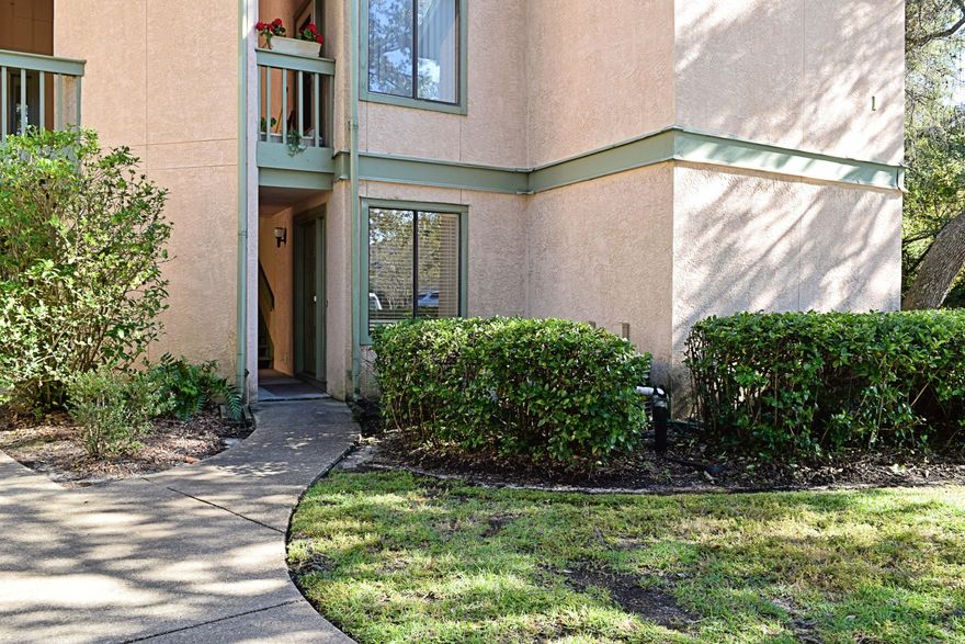 Welcome Home!Conveniently located in Bluewater Bay,8 miles from Eglin AFB east gate and 9 miles from the sugar white beaches of Destin!SELLER PAYING TITLE,HOME WARRANTY AND $3000.00 credit for paint and carpet with acceptable contract! This 2br/2ba ground floor end unit is a must see!! Efficient & practical kitchen w/breakfast bar,utility/laundry room. Dining area and living space accented with many windows and access to your very private, peaceful screened in porch. Other private patio access as well. Great investment property especially with the $3000.00 credit, to help get the ball rolling! This property would also be perfect for a small family just getting started or even if you're rightsizing into retirement, this is carefree living at its finest!