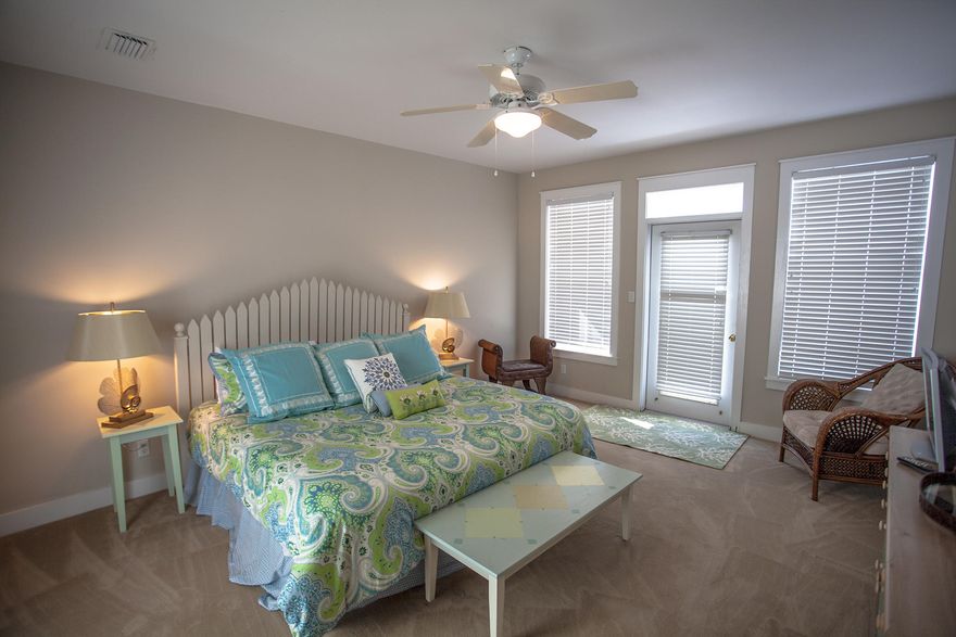 Gulf front home with spacious rooms and in very good condition. Large balconies to enjoy the gulf views.