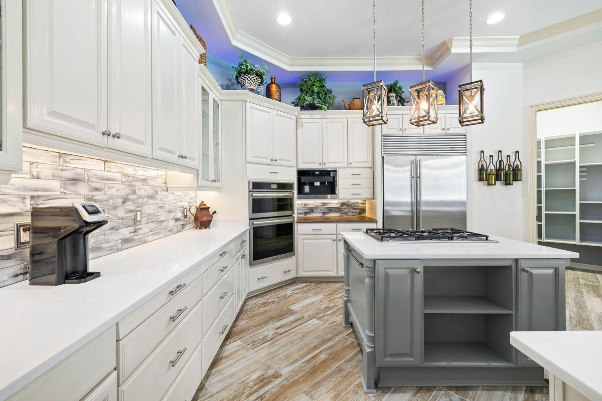 REGATTA BAY - Residential