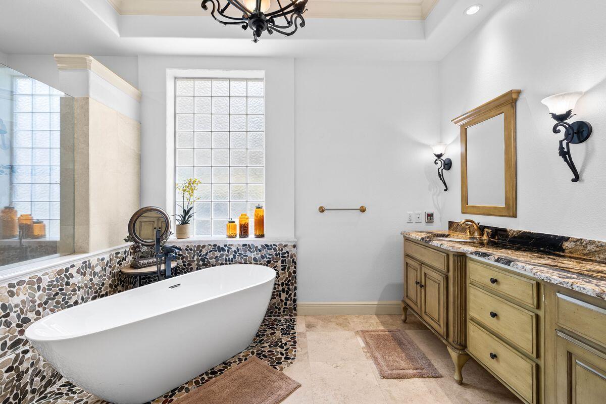 REGATTA BAY - Residential