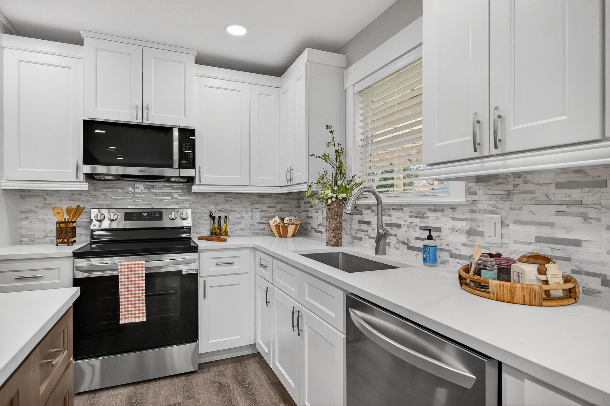 MARY ESTHER - Residential