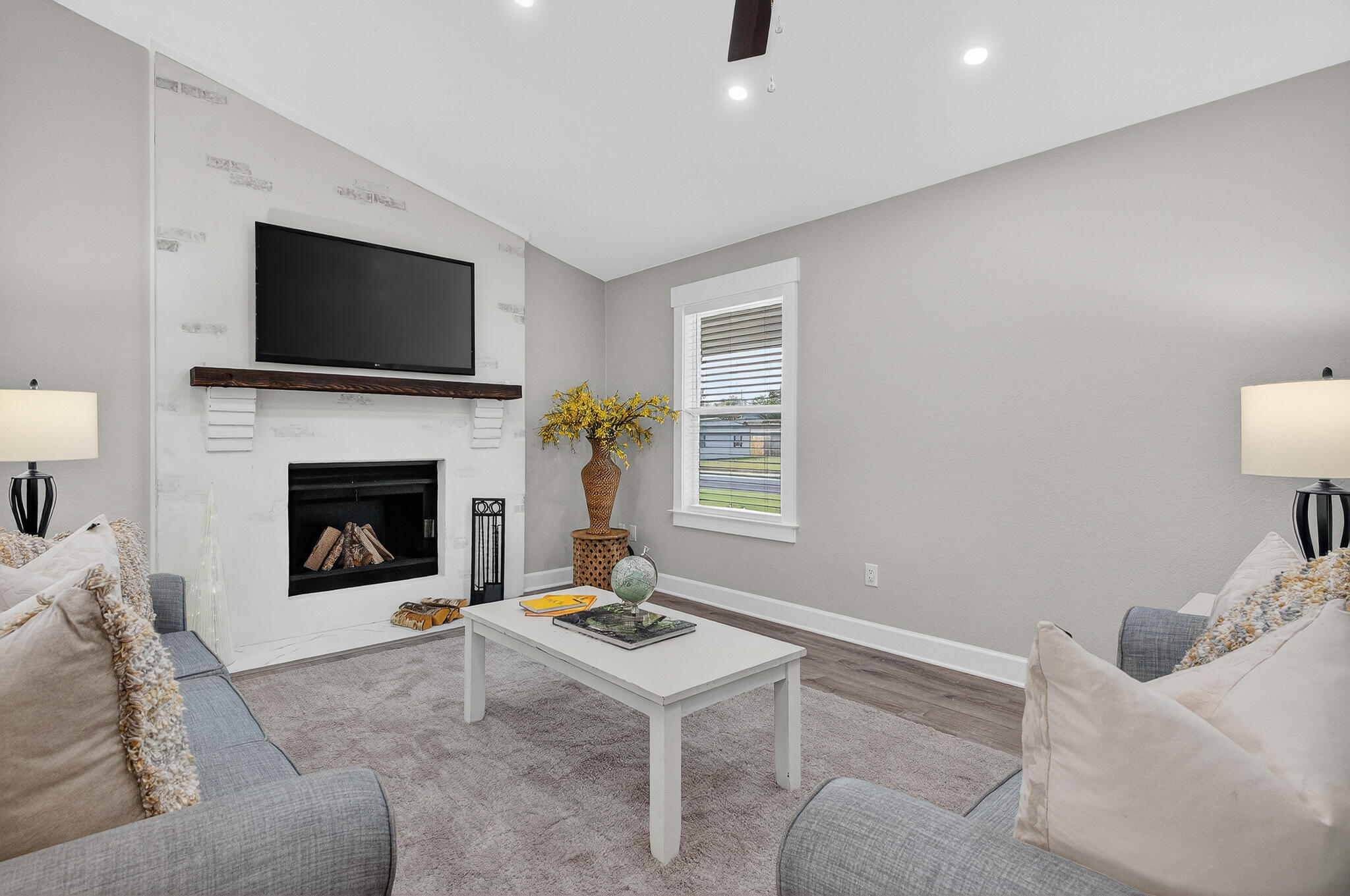 MARY ESTHER - Residential