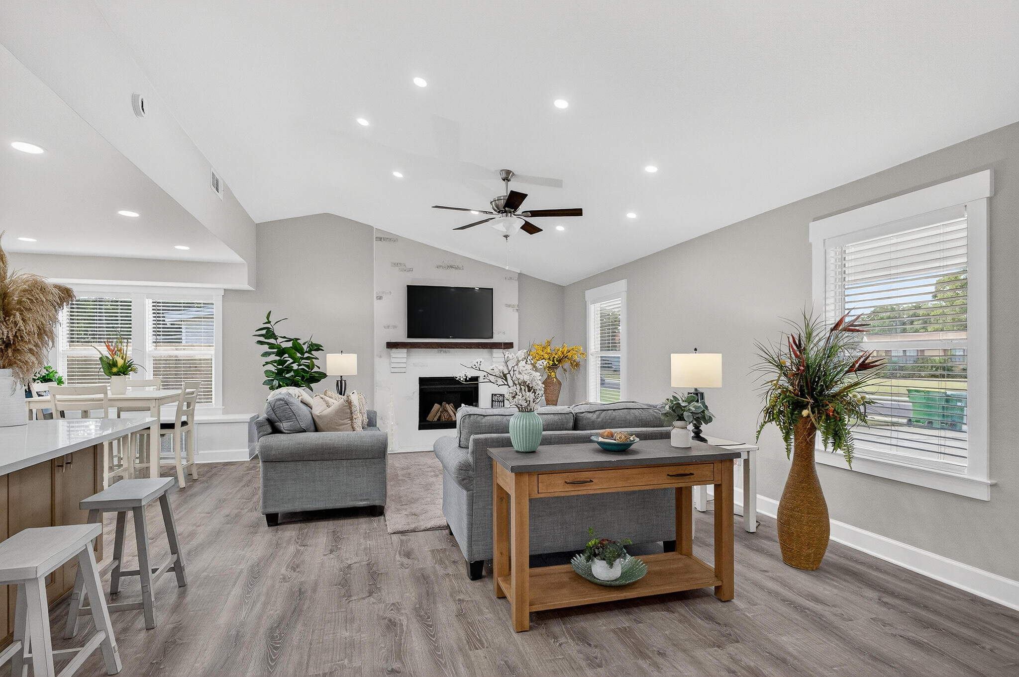 MARY ESTHER - Residential