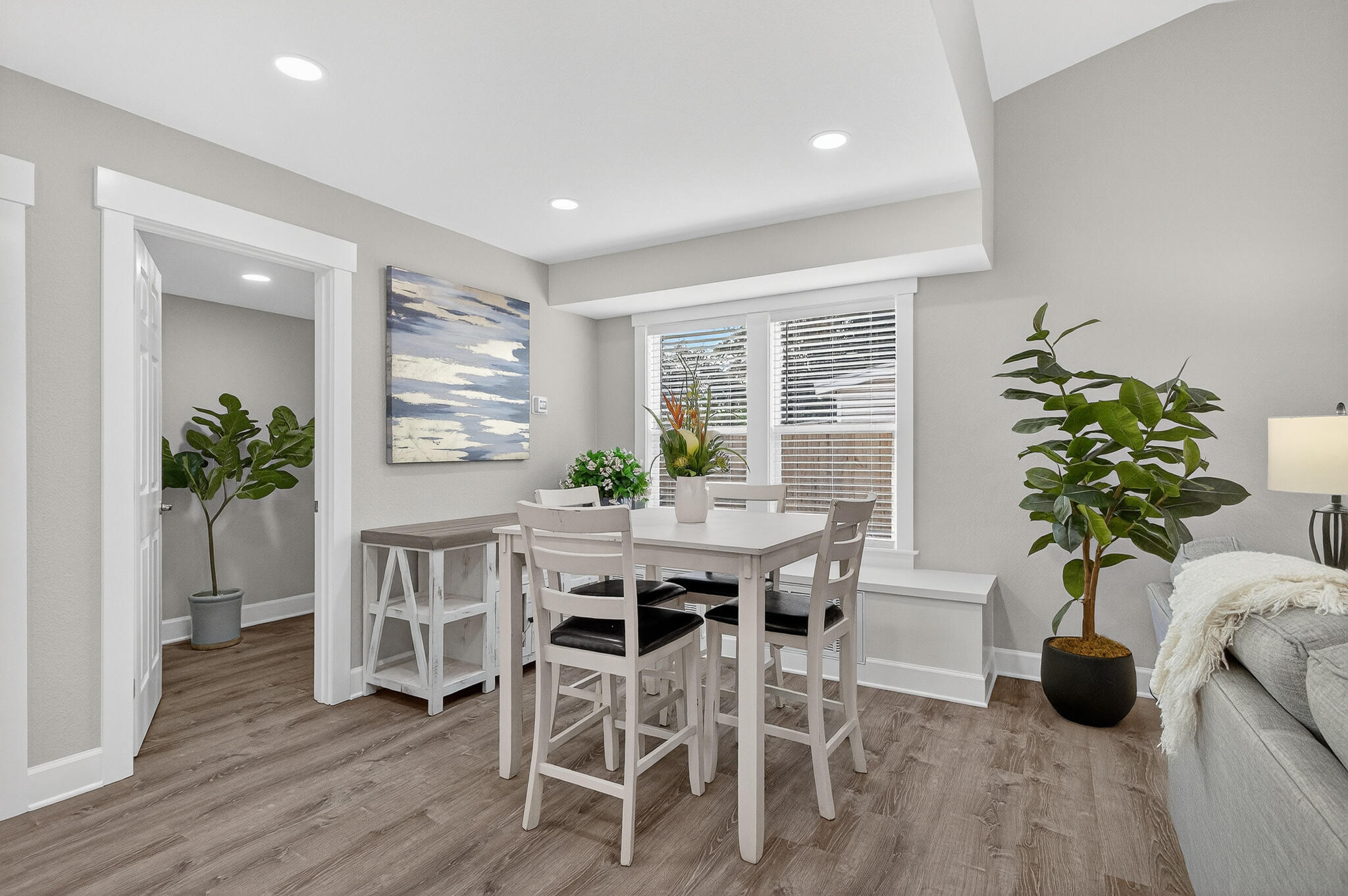 MARY ESTHER - Residential