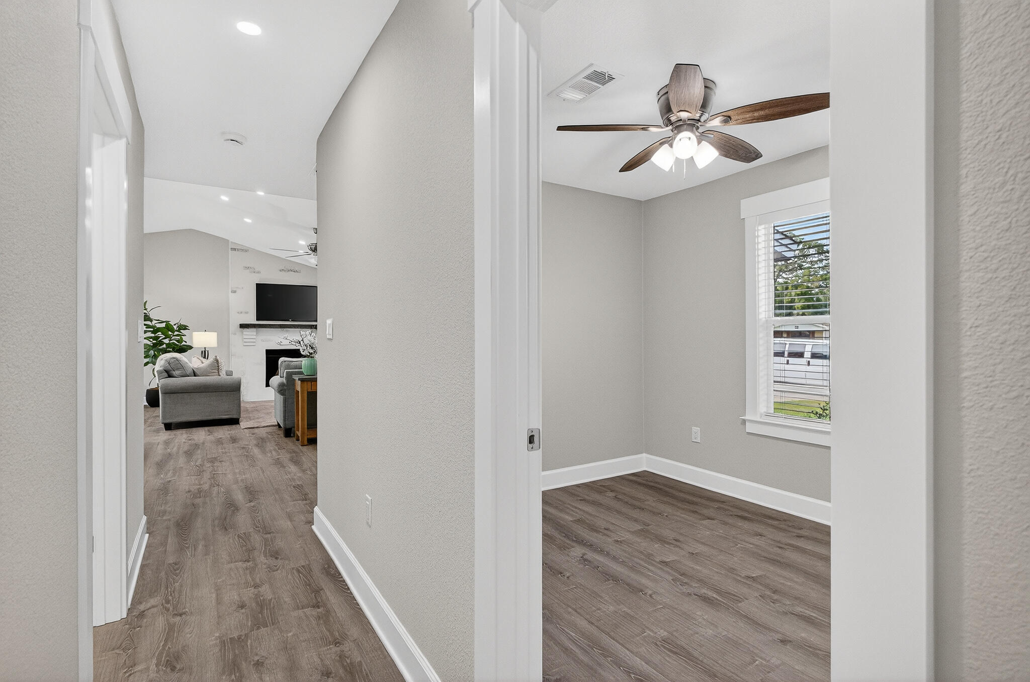 MARY ESTHER - Residential