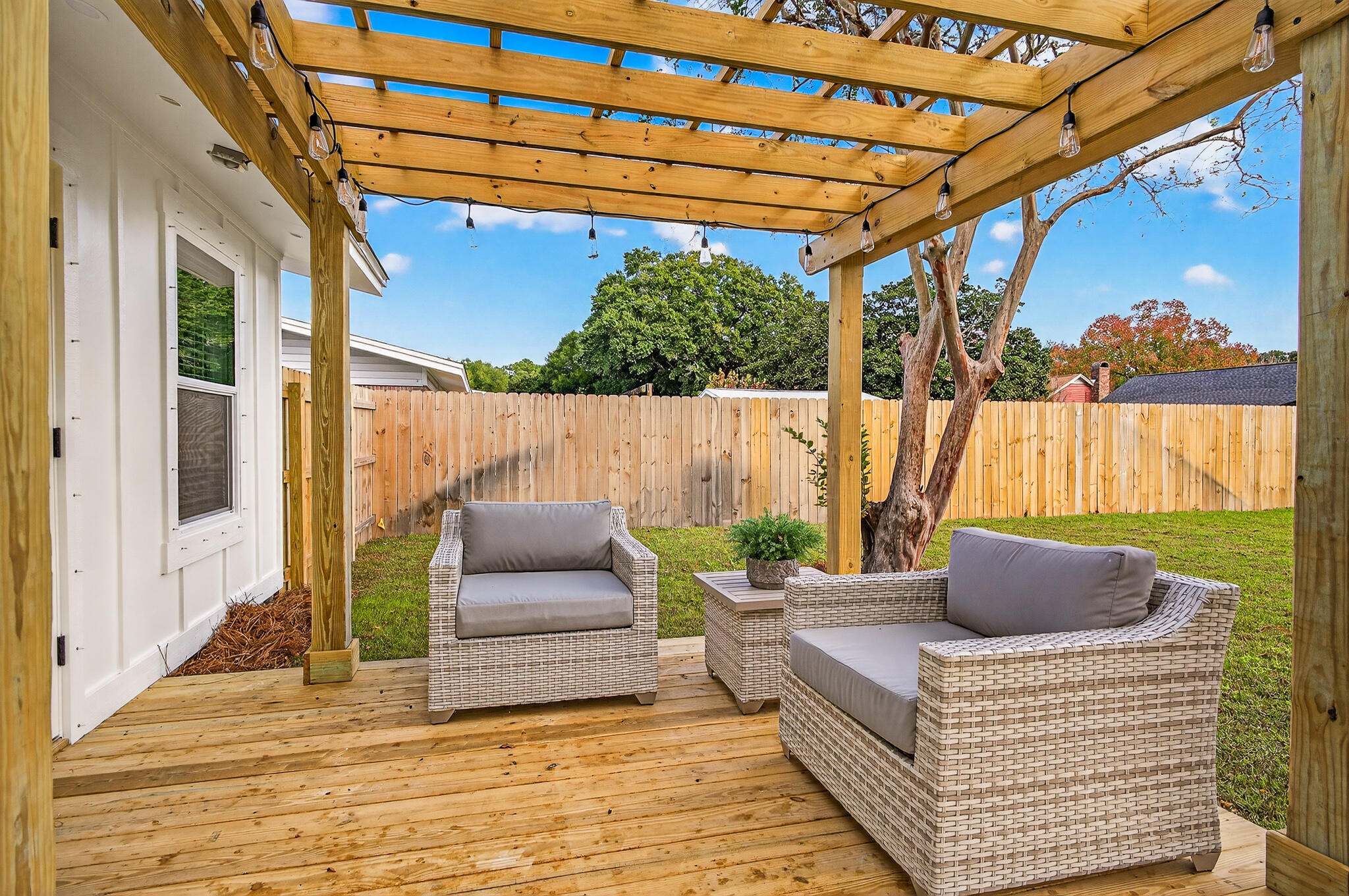 MARY ESTHER - Residential