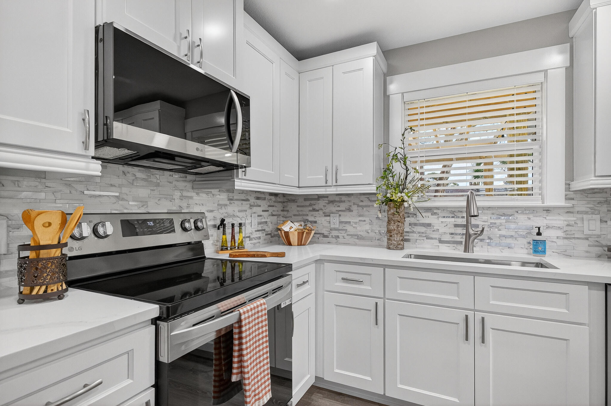 MARY ESTHER - Residential