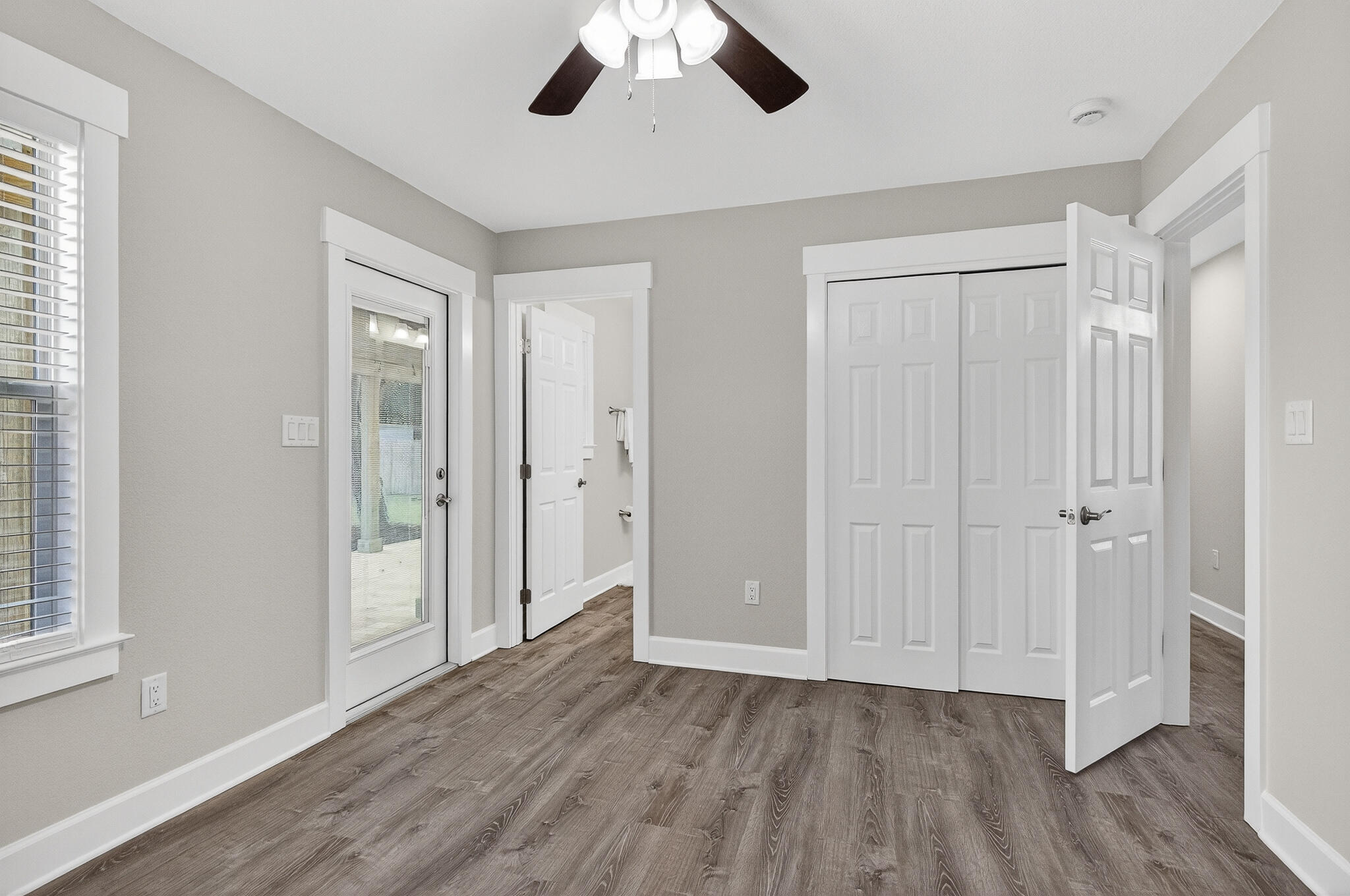 MARY ESTHER - Residential