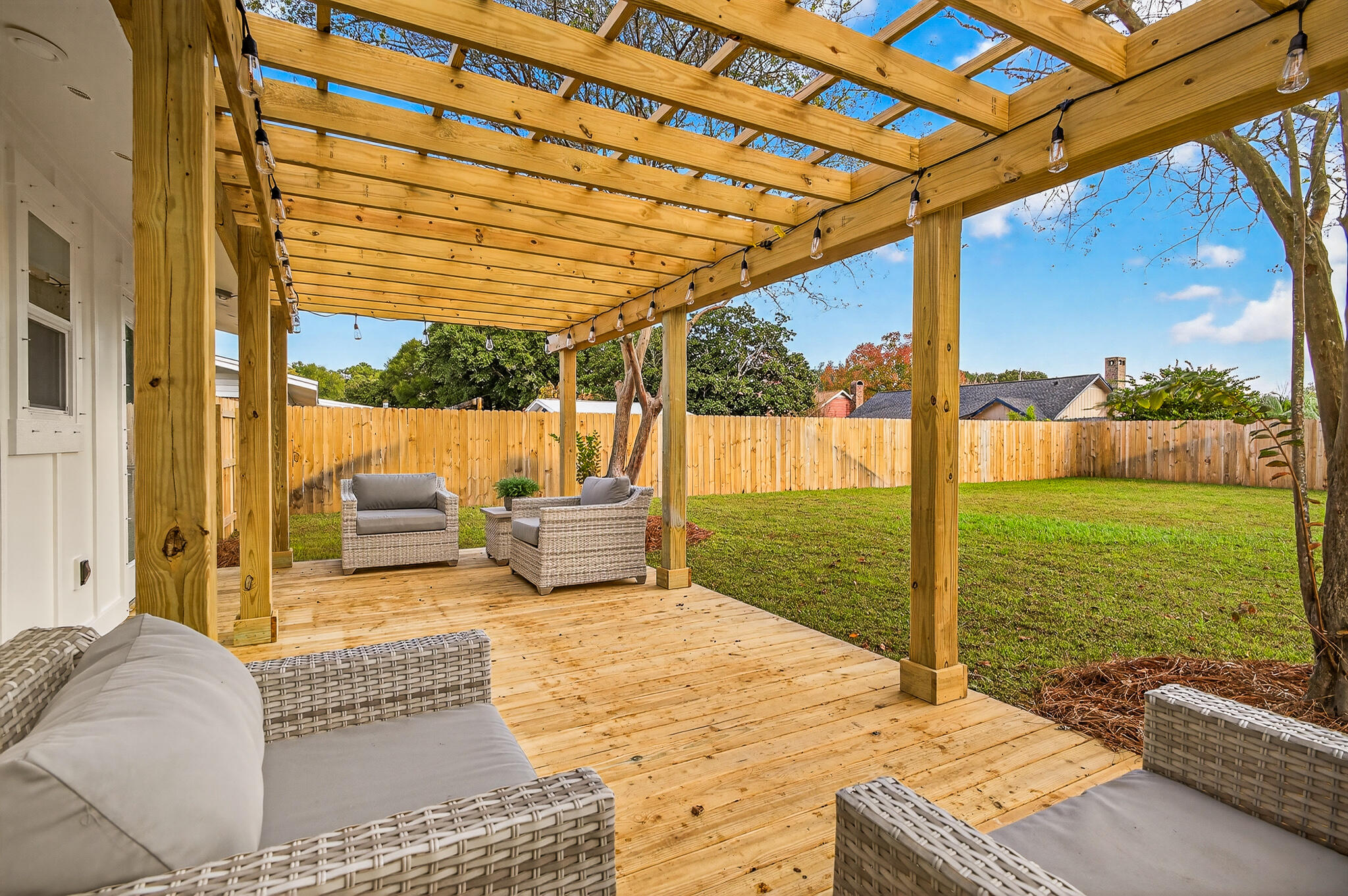 MARY ESTHER - Residential