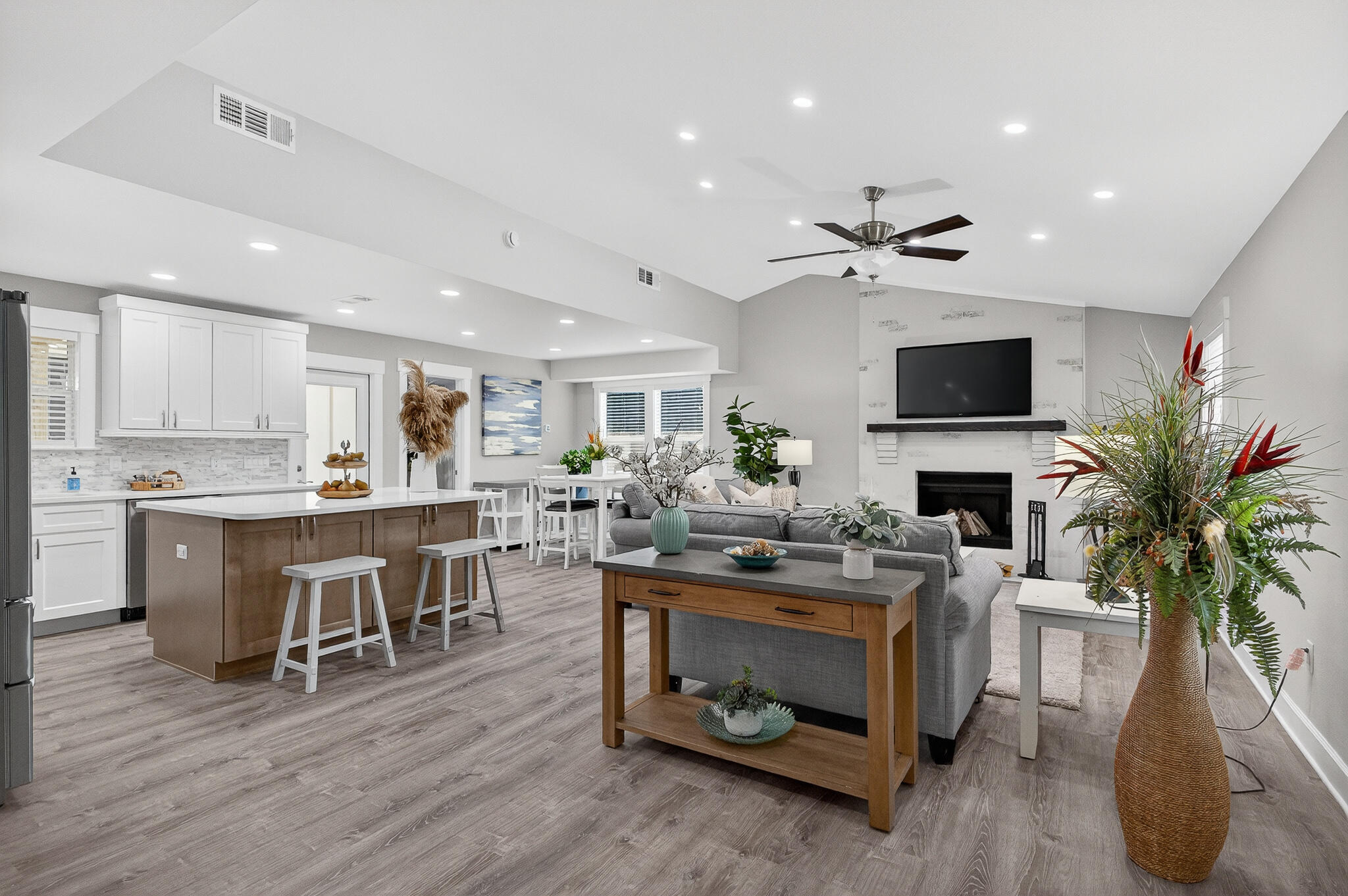 MARY ESTHER - Residential