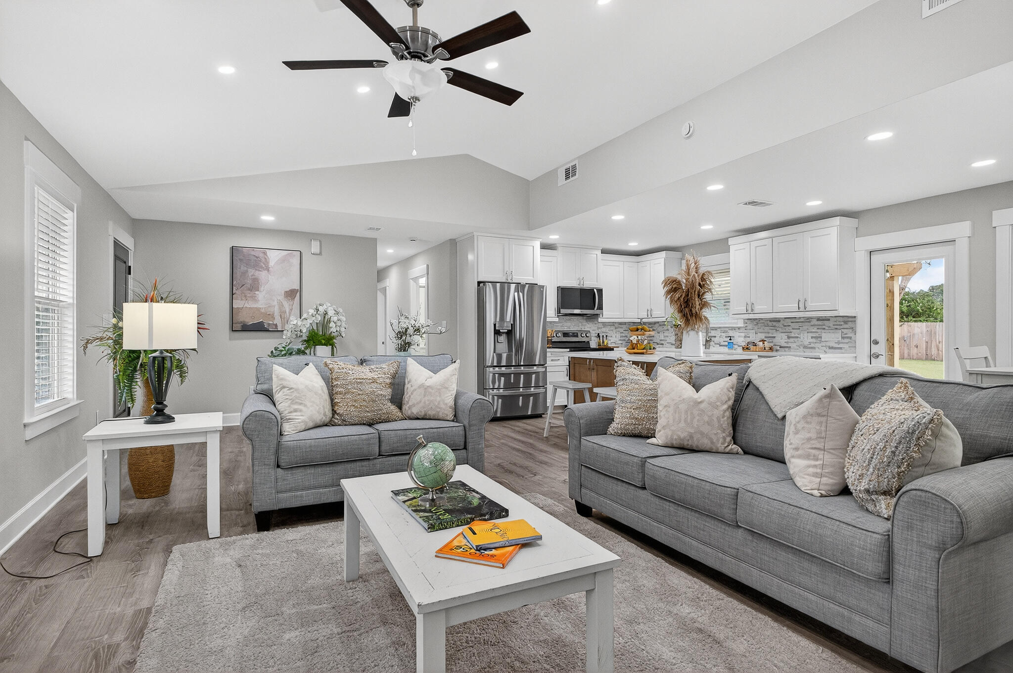 MARY ESTHER - Residential