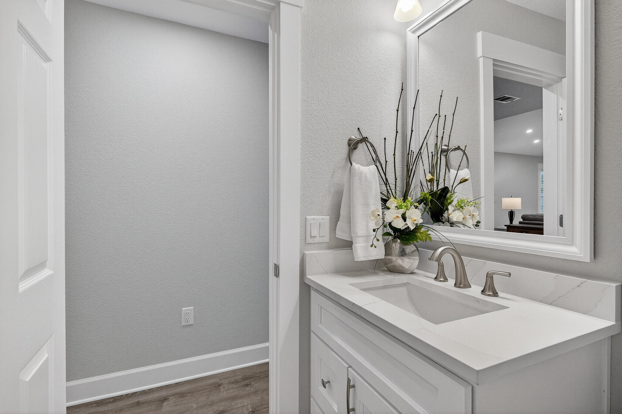 MARY ESTHER - Residential