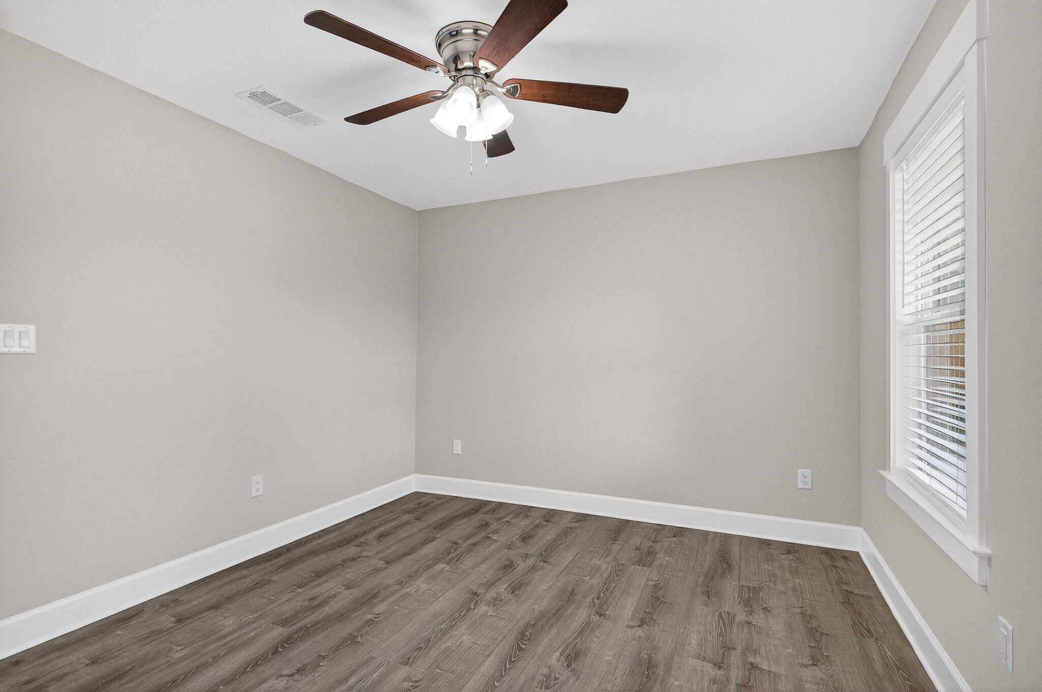 MARY ESTHER - Residential