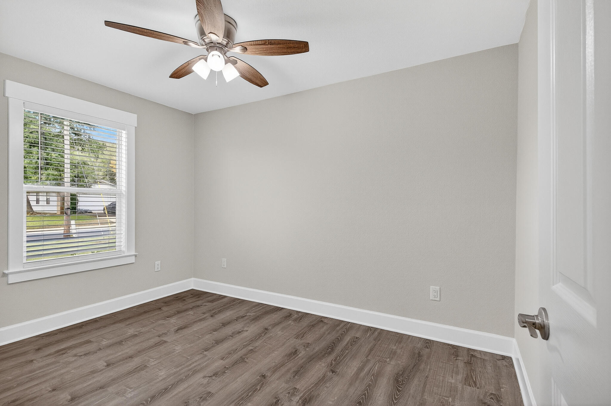 MARY ESTHER - Residential