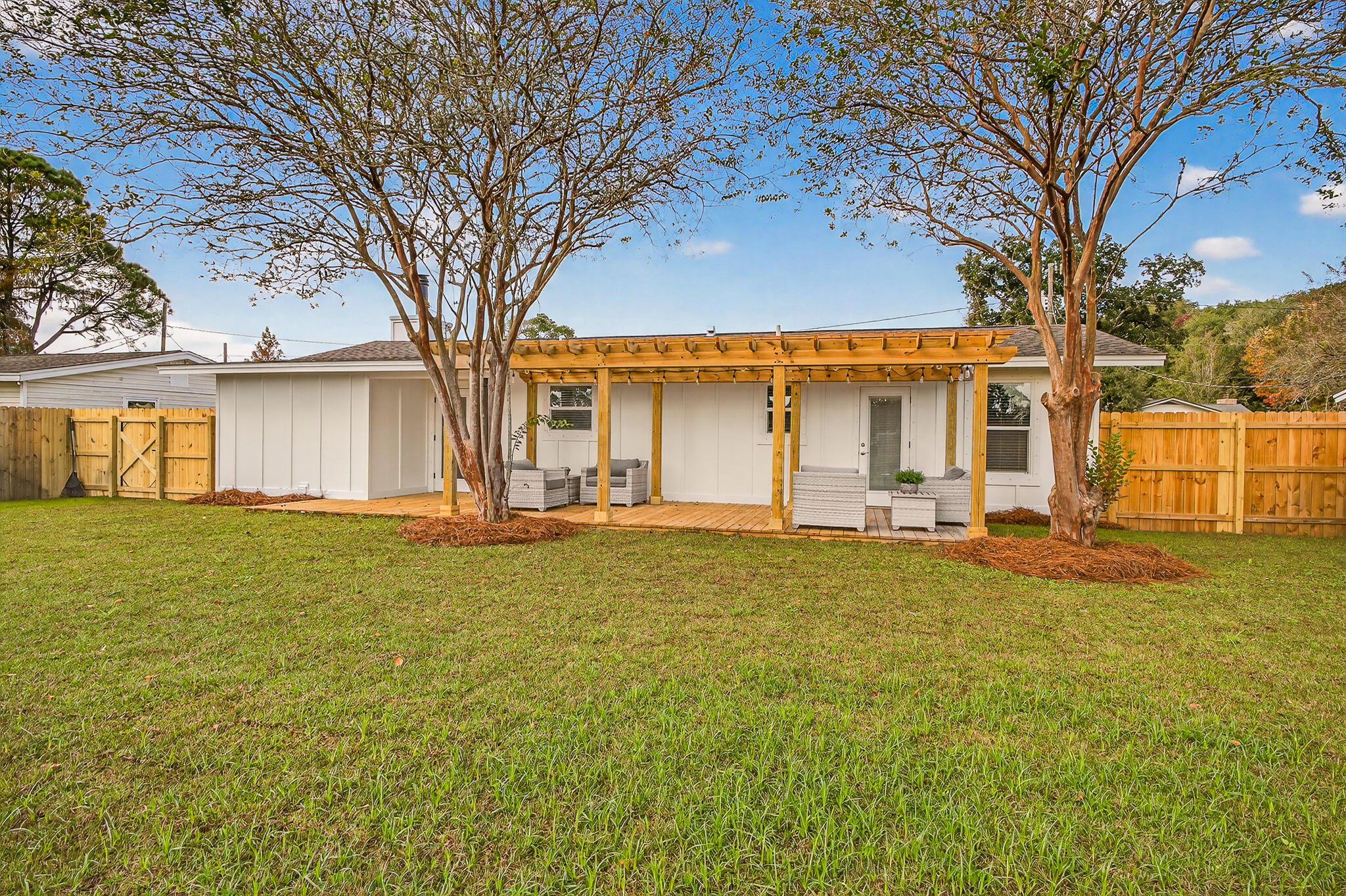 MARY ESTHER - Residential