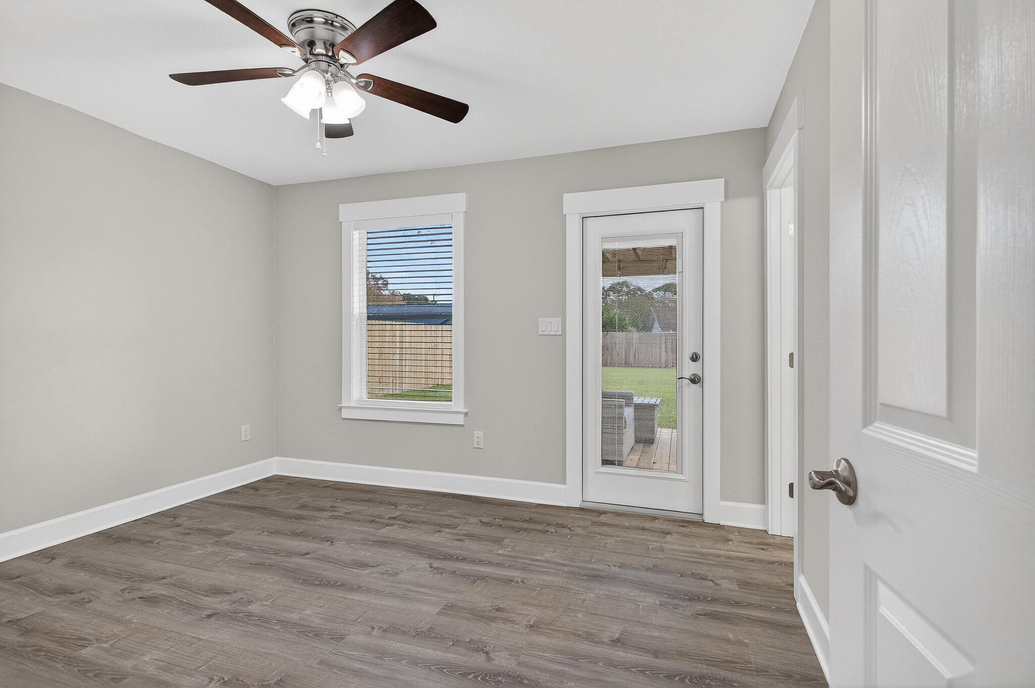 MARY ESTHER - Residential