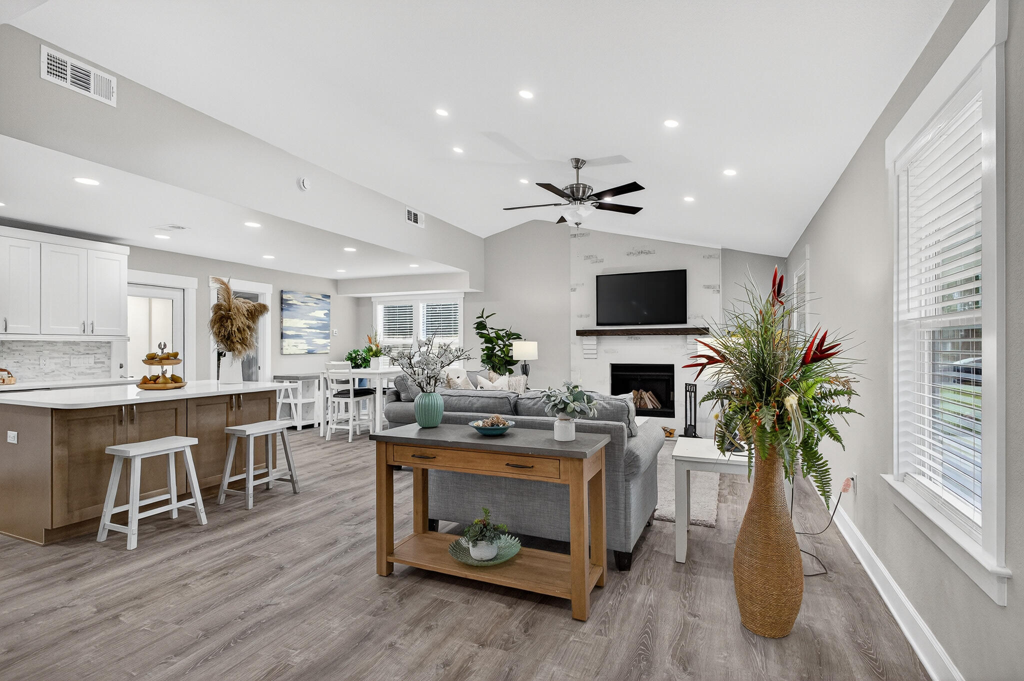 MARY ESTHER - Residential