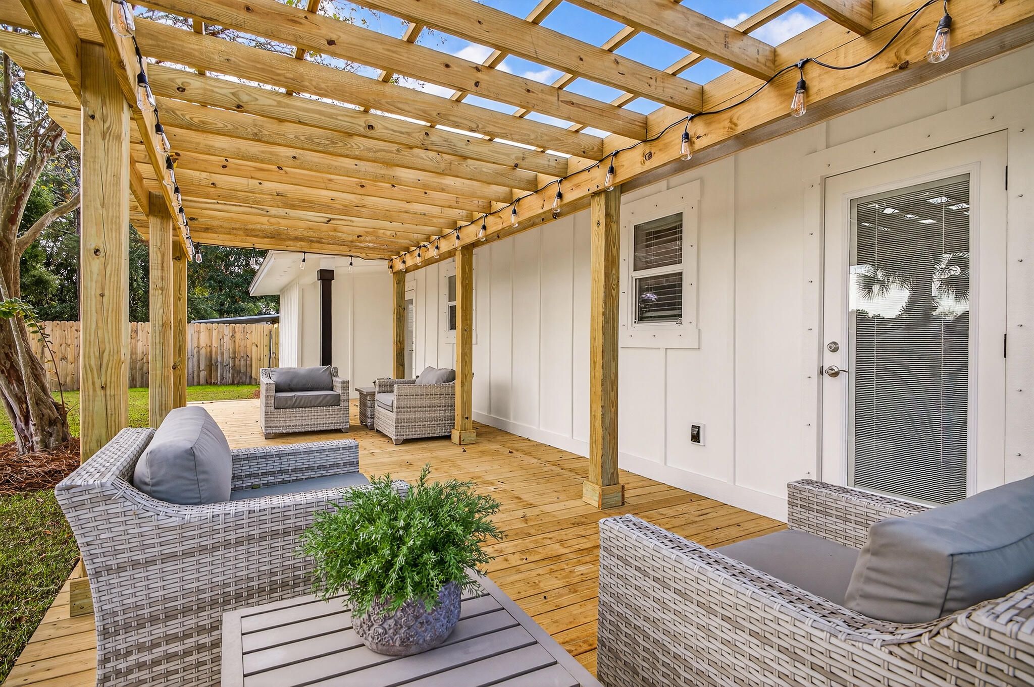 MARY ESTHER - Residential