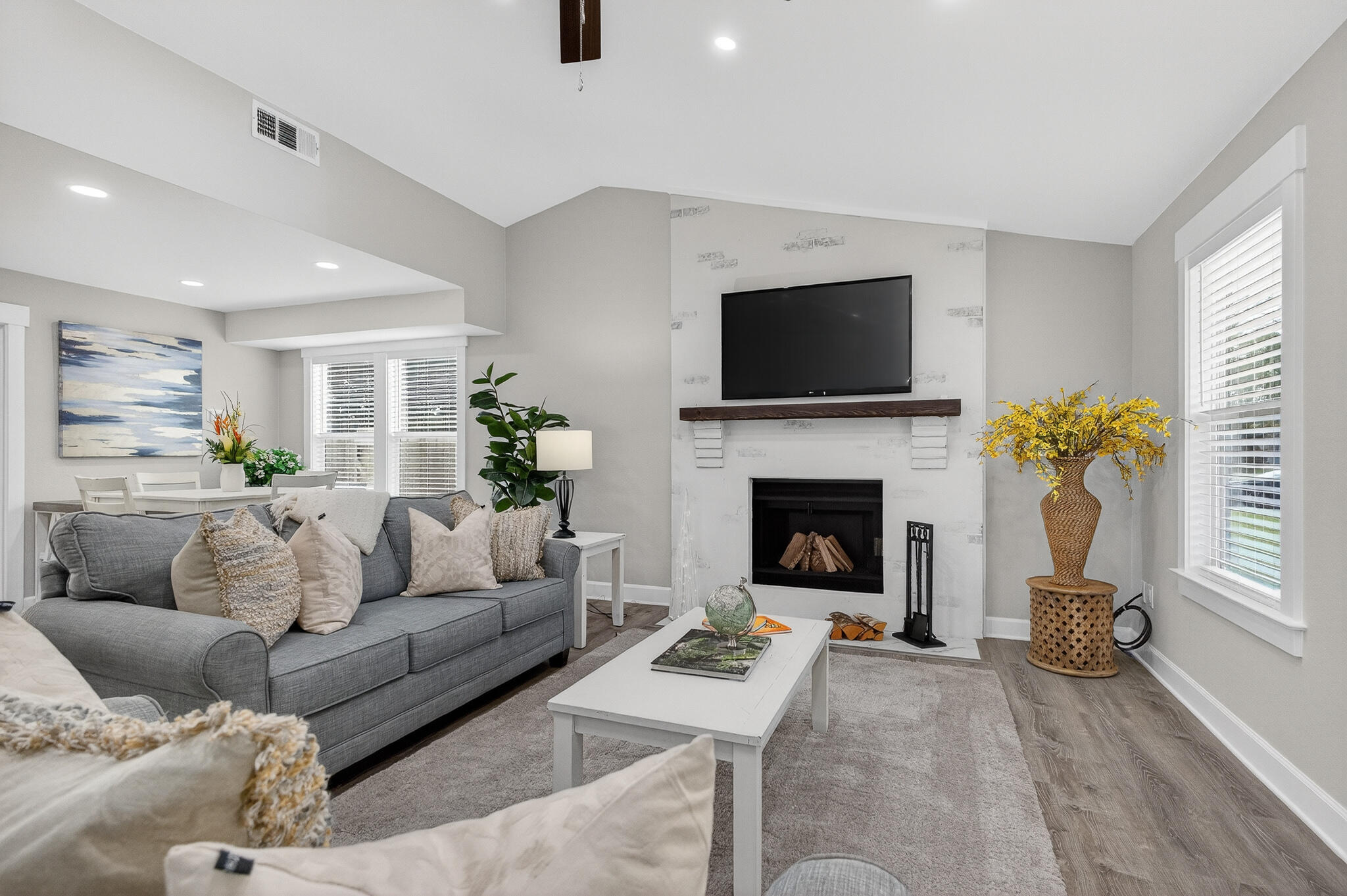 MARY ESTHER - Residential