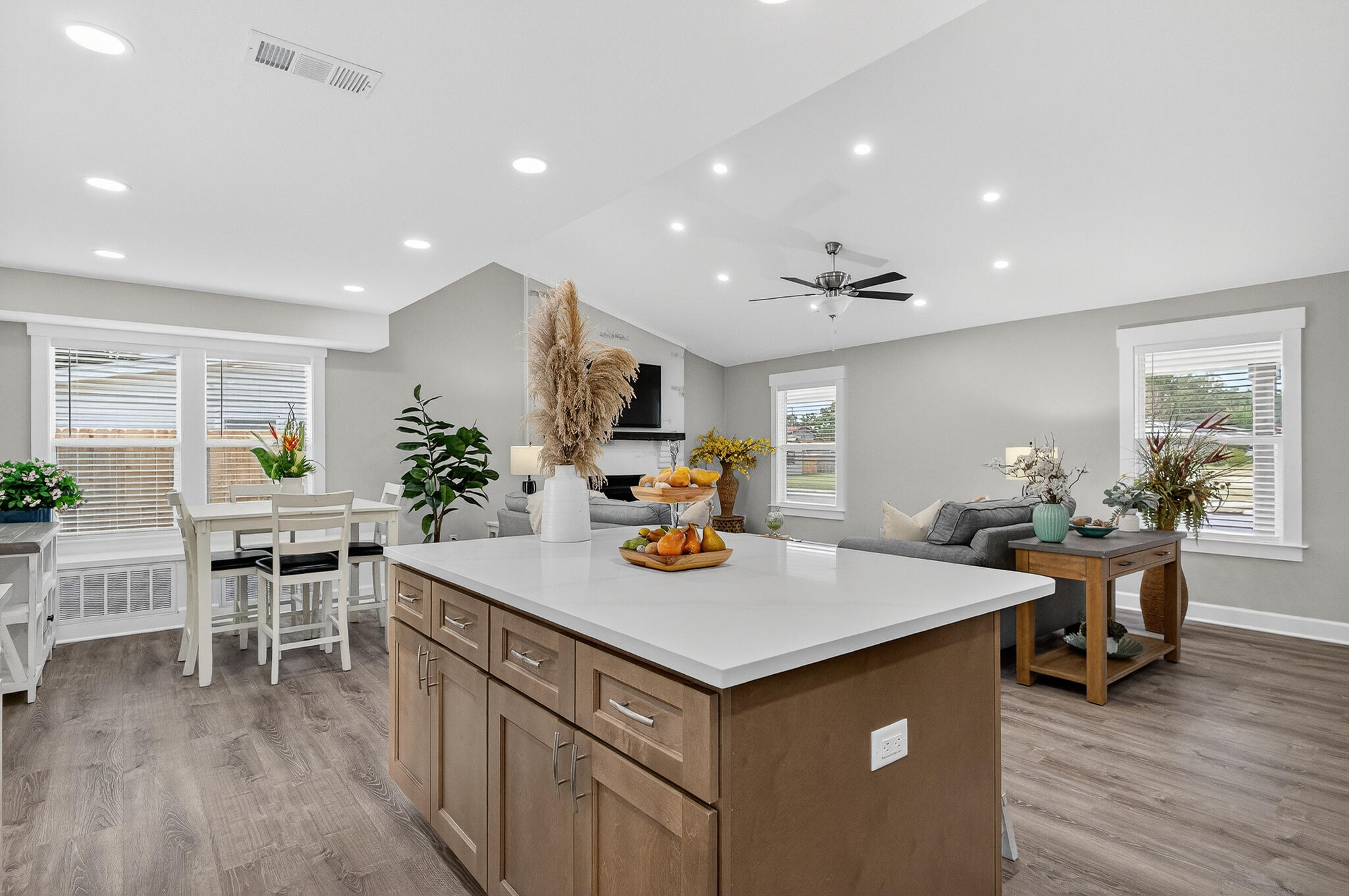 MARY ESTHER - Residential