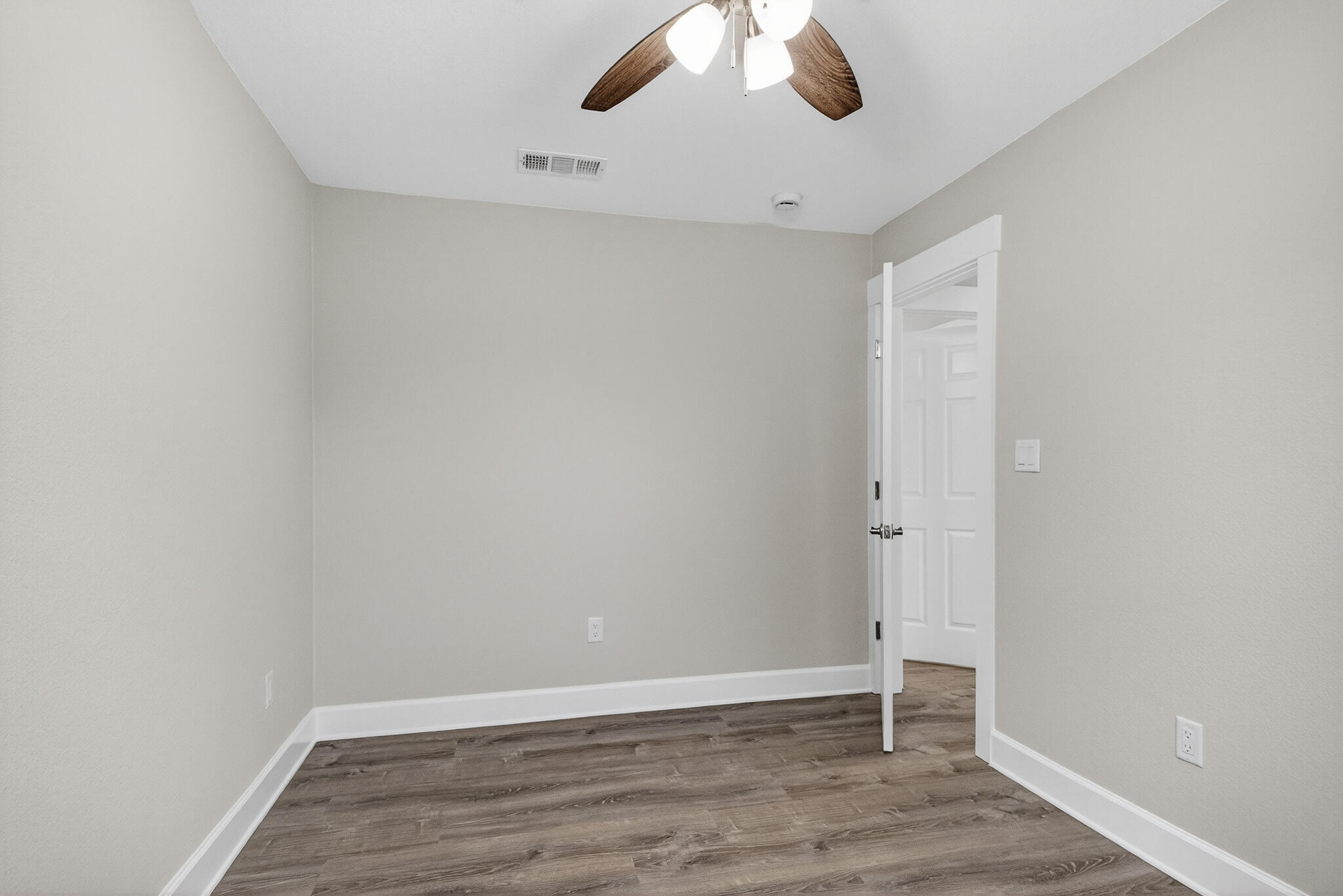 MARY ESTHER - Residential