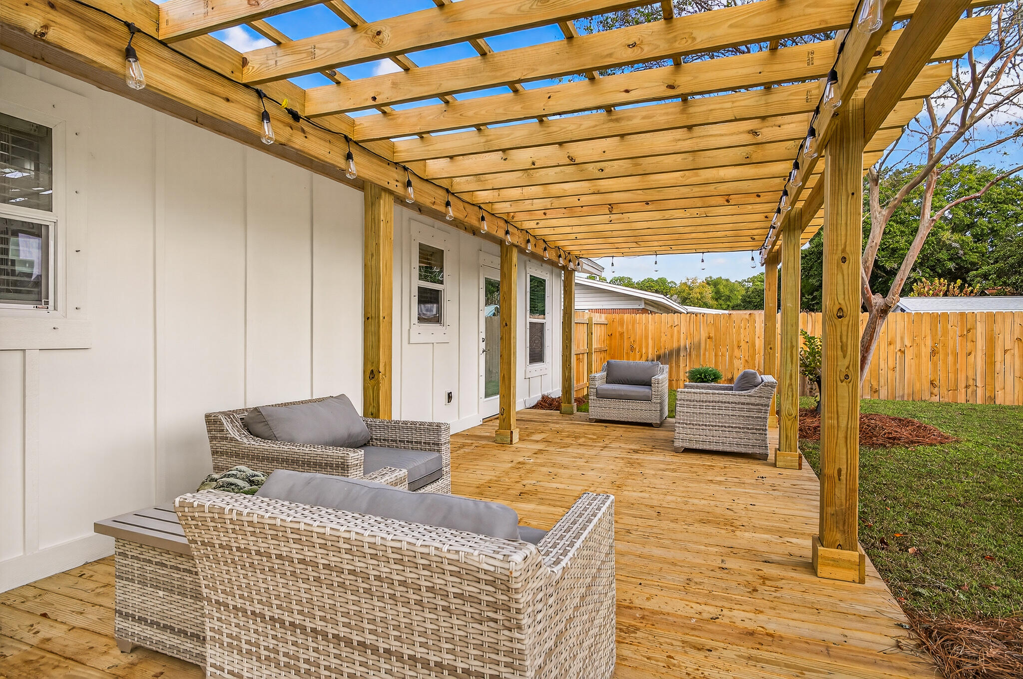 MARY ESTHER - Residential