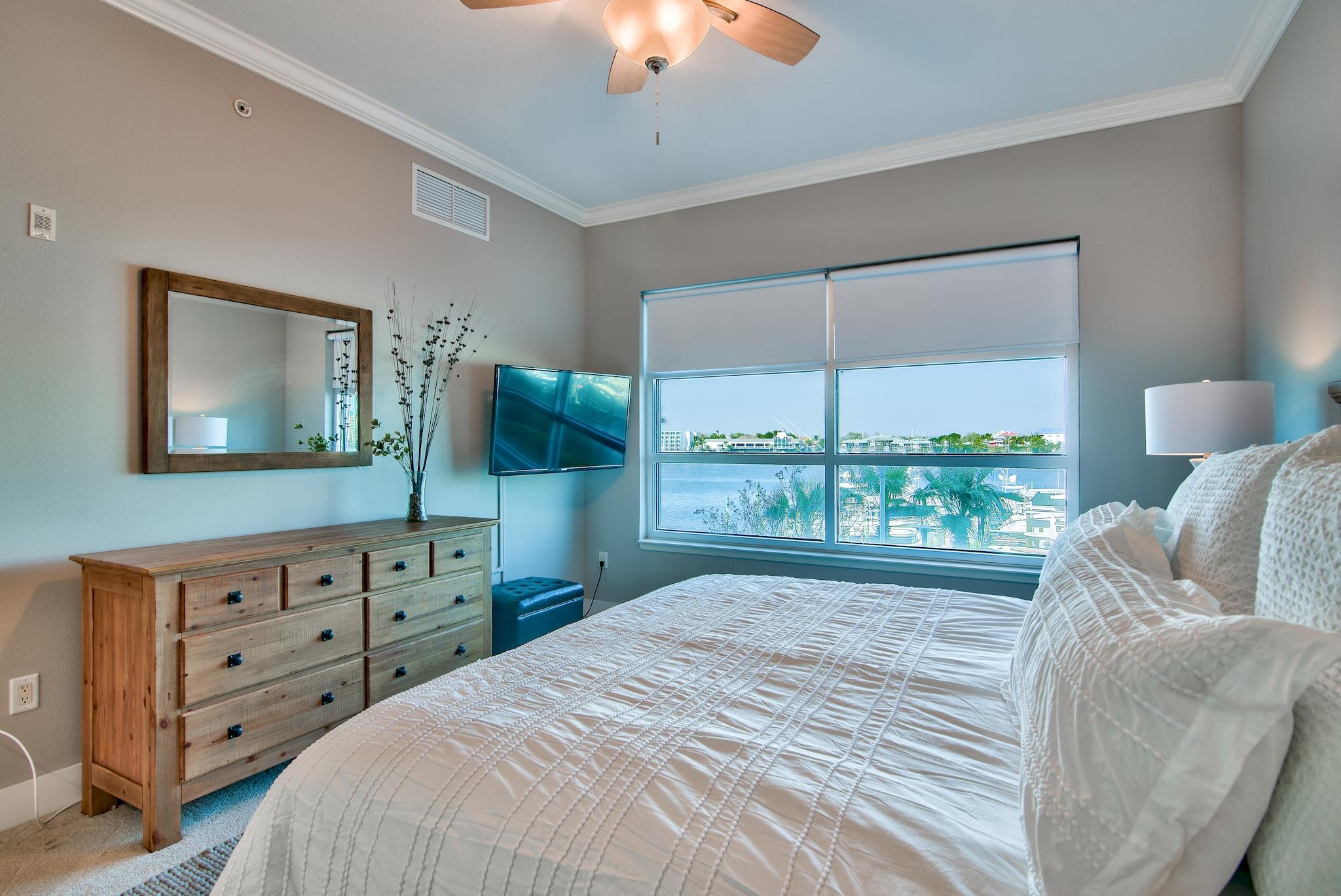 HARBOR LIGHTS - Residential