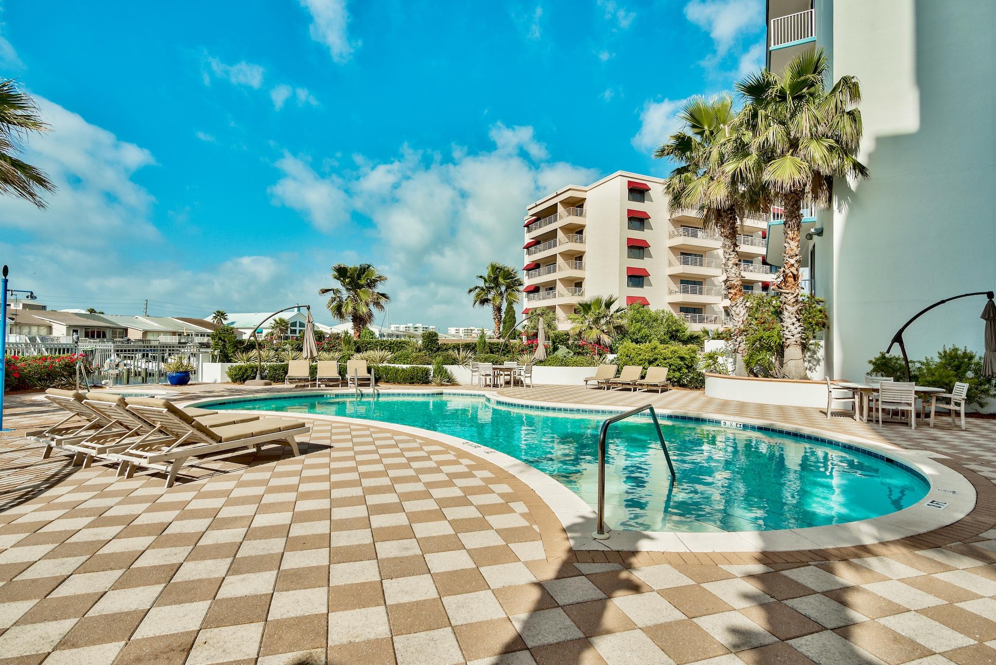 HARBOR LIGHTS - Residential