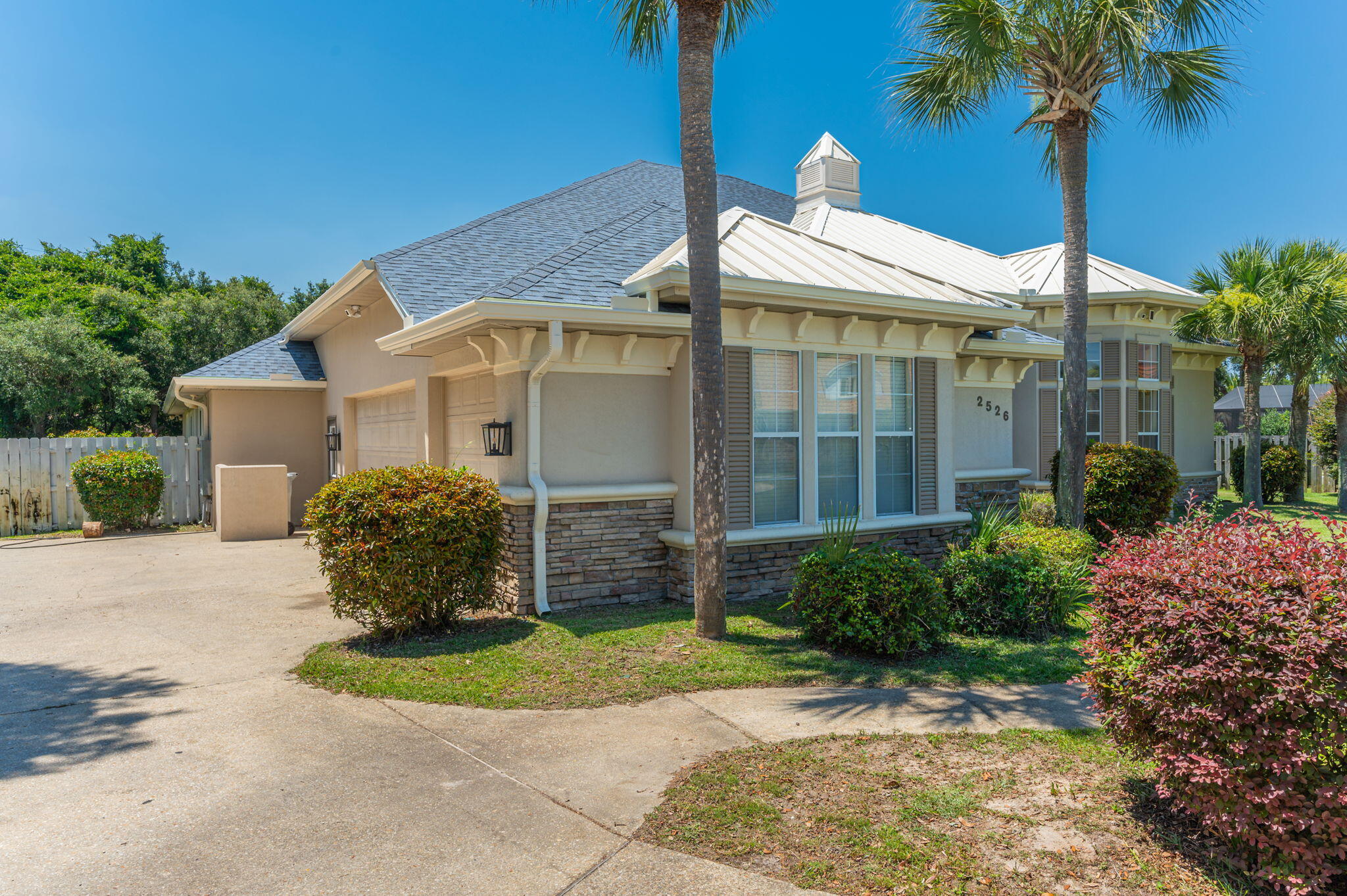 GRAND POINTE - Residential