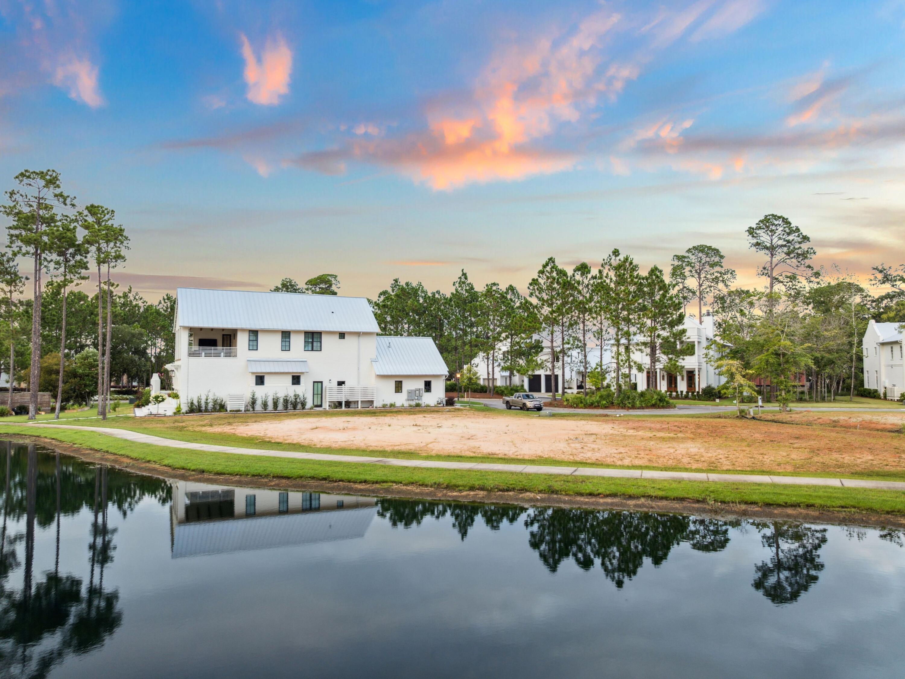 CHURCHILL OAKS - Land