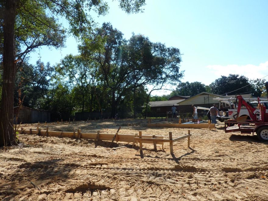 BRAND NEW 1-STORY, ALL-BRICK HOME CONVENIENTLY LOCATED. CONSTRUCTION NOW UNDERWAY. SPACIOUS LIVING ROOM WITH TRAY CEILING. KITCHEN HAS GRANITE COUNTERS, BREAKFAST BAR, PANTRY, STAINLESS STEEL APPLIANCES. DINING ROOM. STUDY. LOVELY MASTER SUITE HAS A HUGE WALK IN CLOSET. 4 ADDITIONAL BEDROOMS, TWO OF WHICH HAVE WALK IN CLOSETS. 2-CAR GARAGE WITH AUTO OPENER. COVERED PORCH. LAWN PUMP AND SPRINKLER SYSTEM.