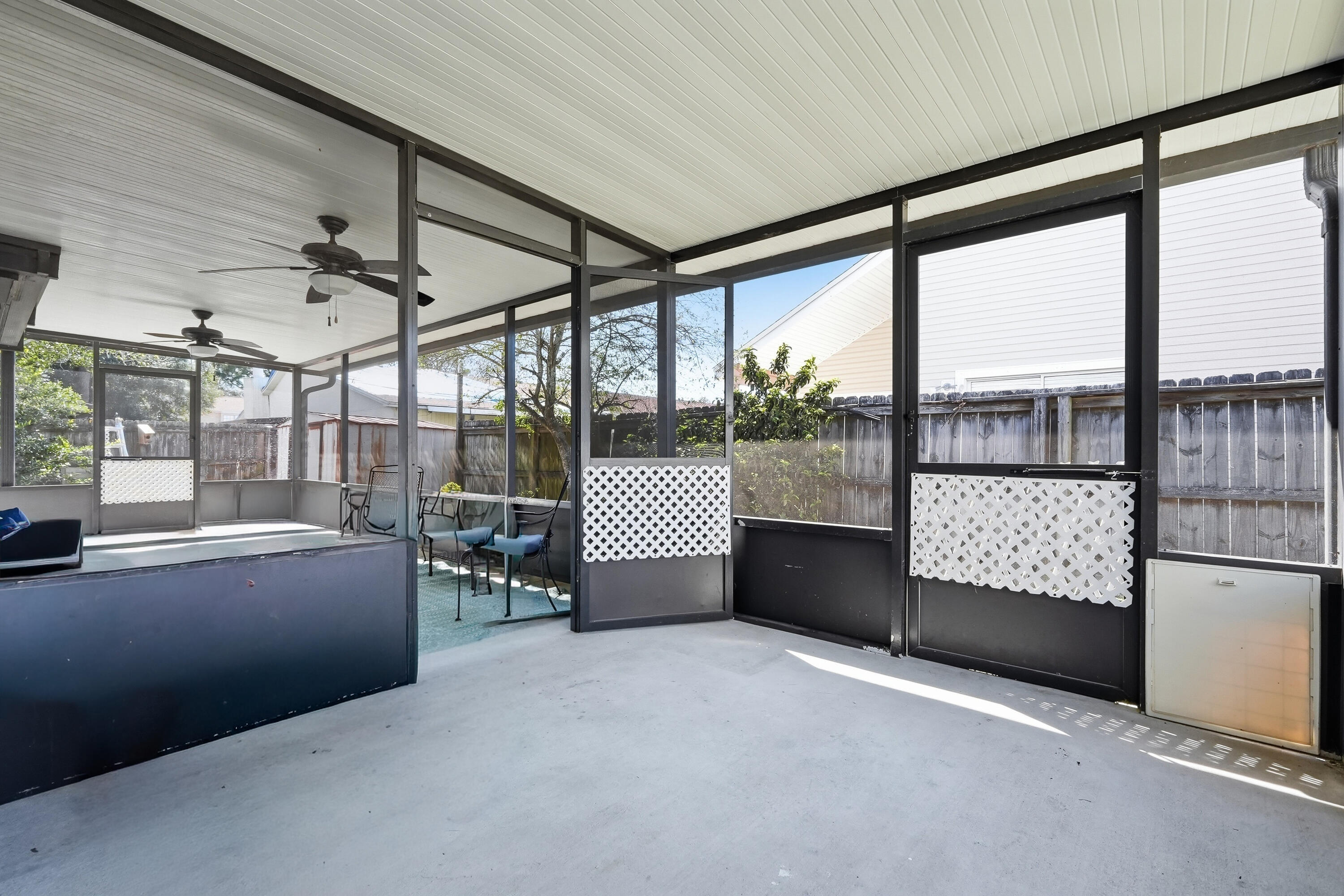 CANTERBURY WOODS - Residential