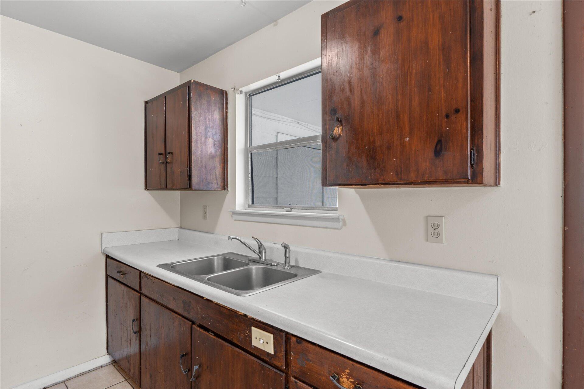 GARNIERS BEACH 6TH - Residential