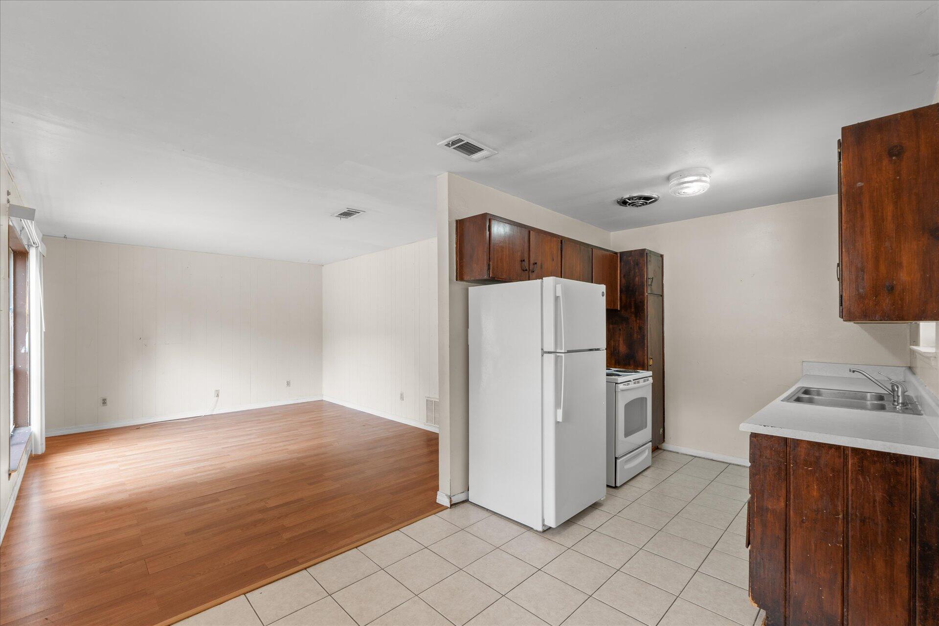 GARNIERS BEACH 6TH - Residential