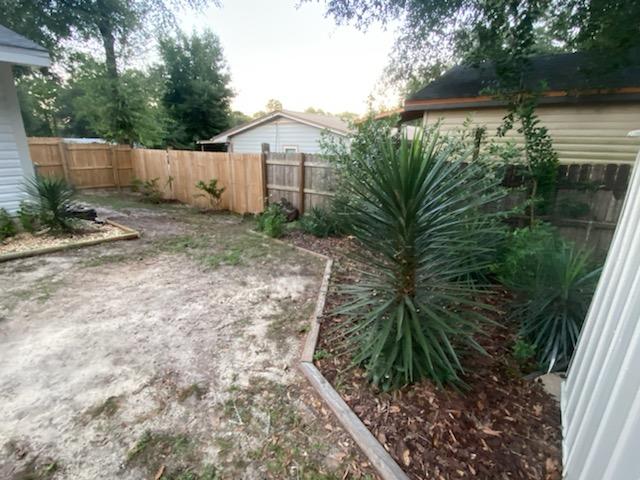 LAKEVIEW S/D LOT 13 BLK B - Residential