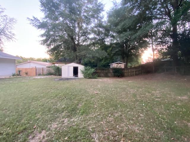 LAKEVIEW S/D LOT 13 BLK B - Residential