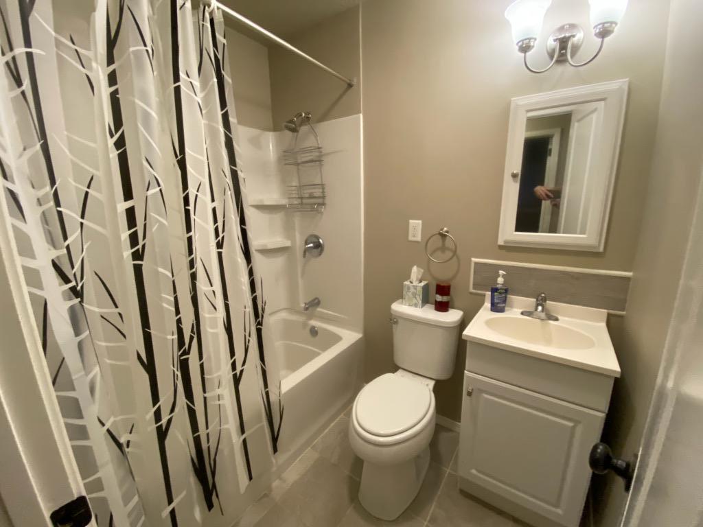 LAKEVIEW S/D LOT 13 BLK B - Residential