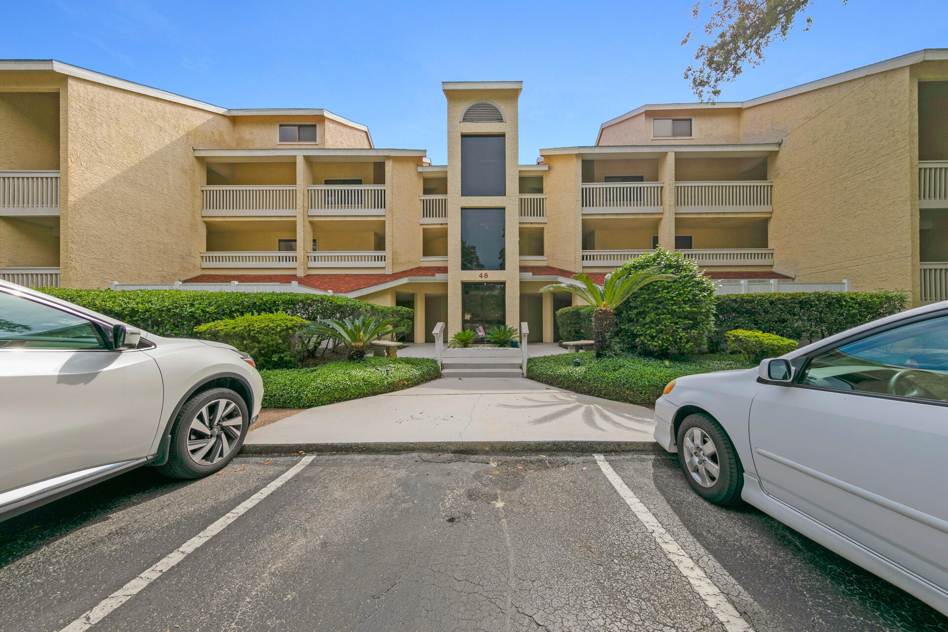 BAY VILLAS CONDOS - Residential