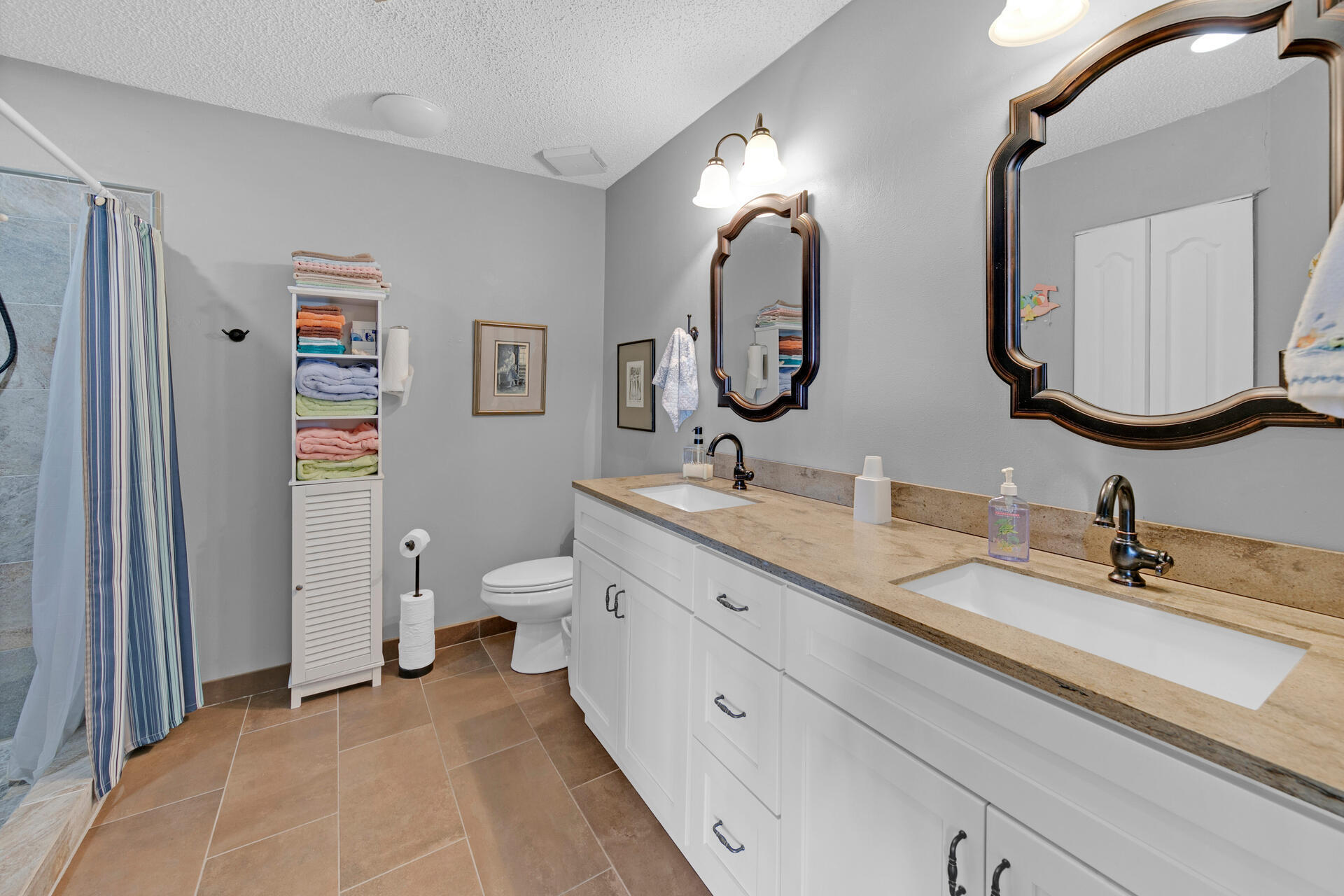 BAY VILLAS CONDOS - Residential