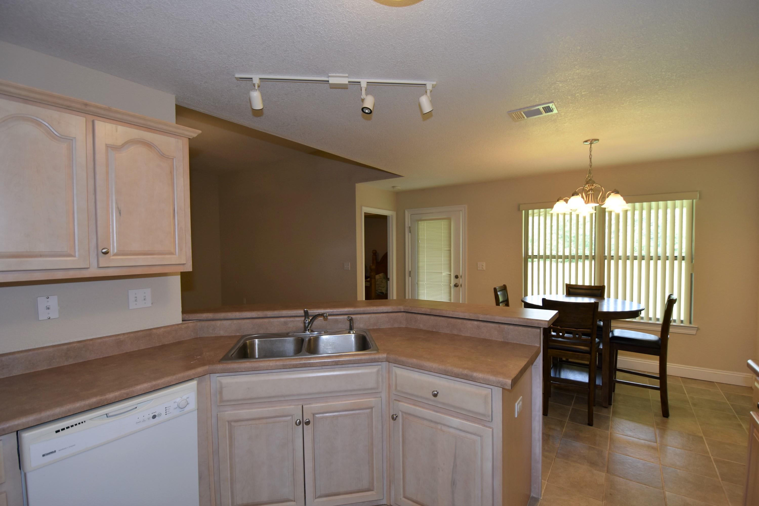 WHITE OAK ESTATES - Residential